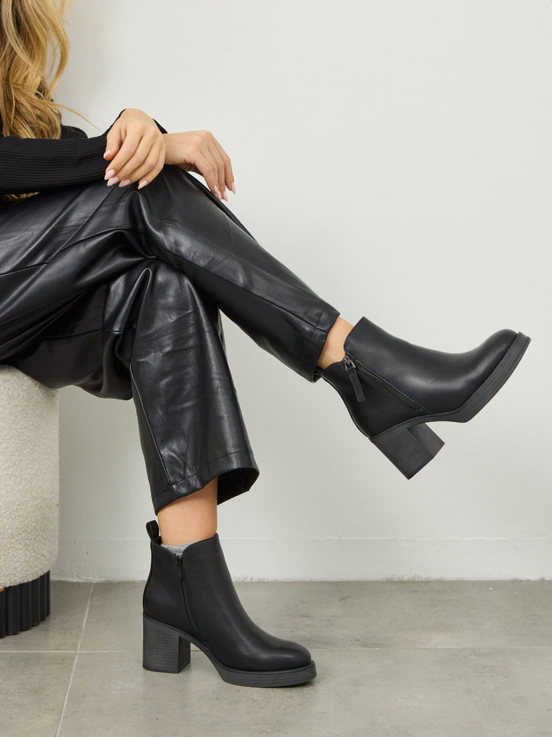 מגפוני עקב אינדרה | שחור