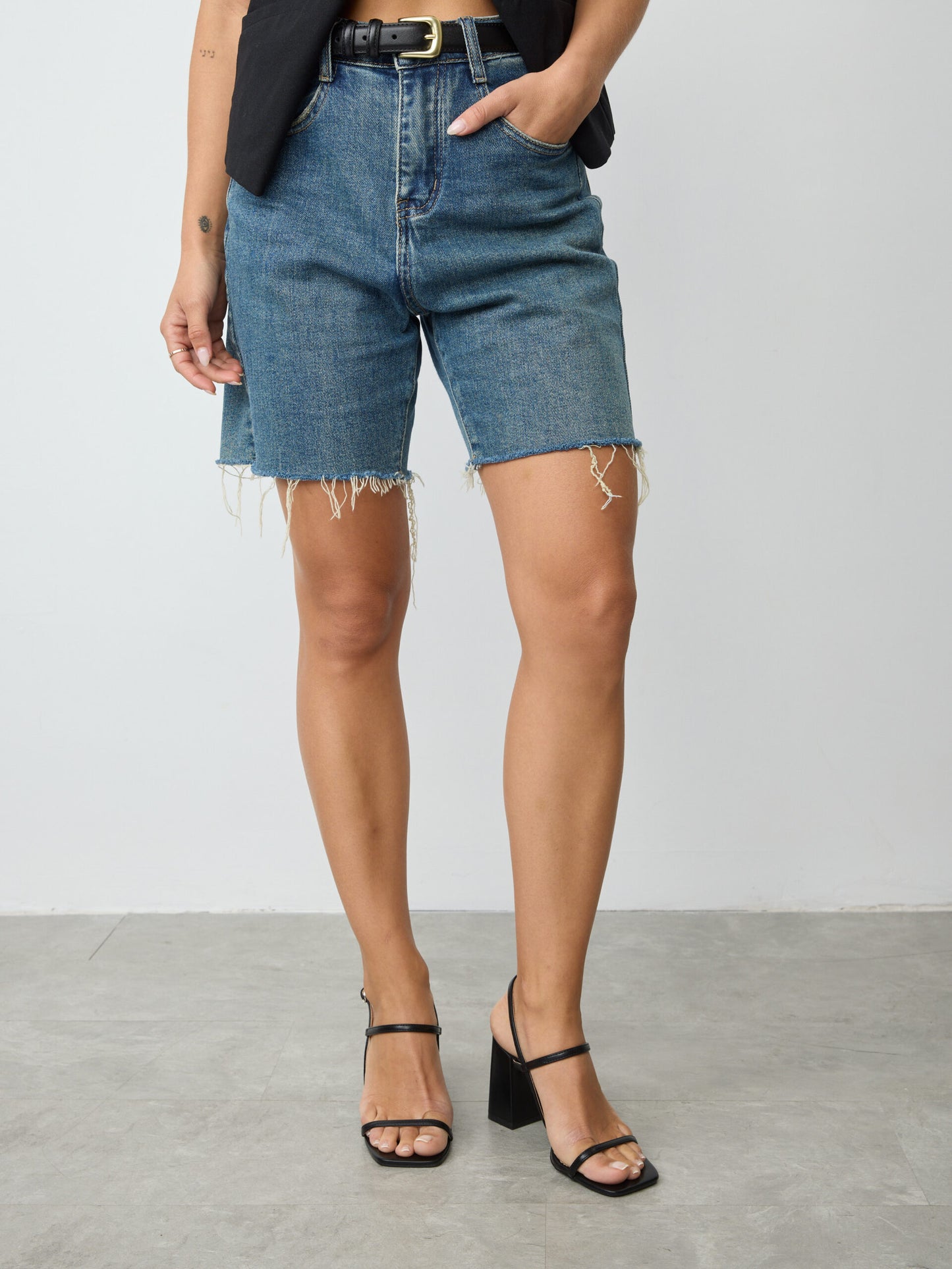 סנדלי עקב עלמה | שחור