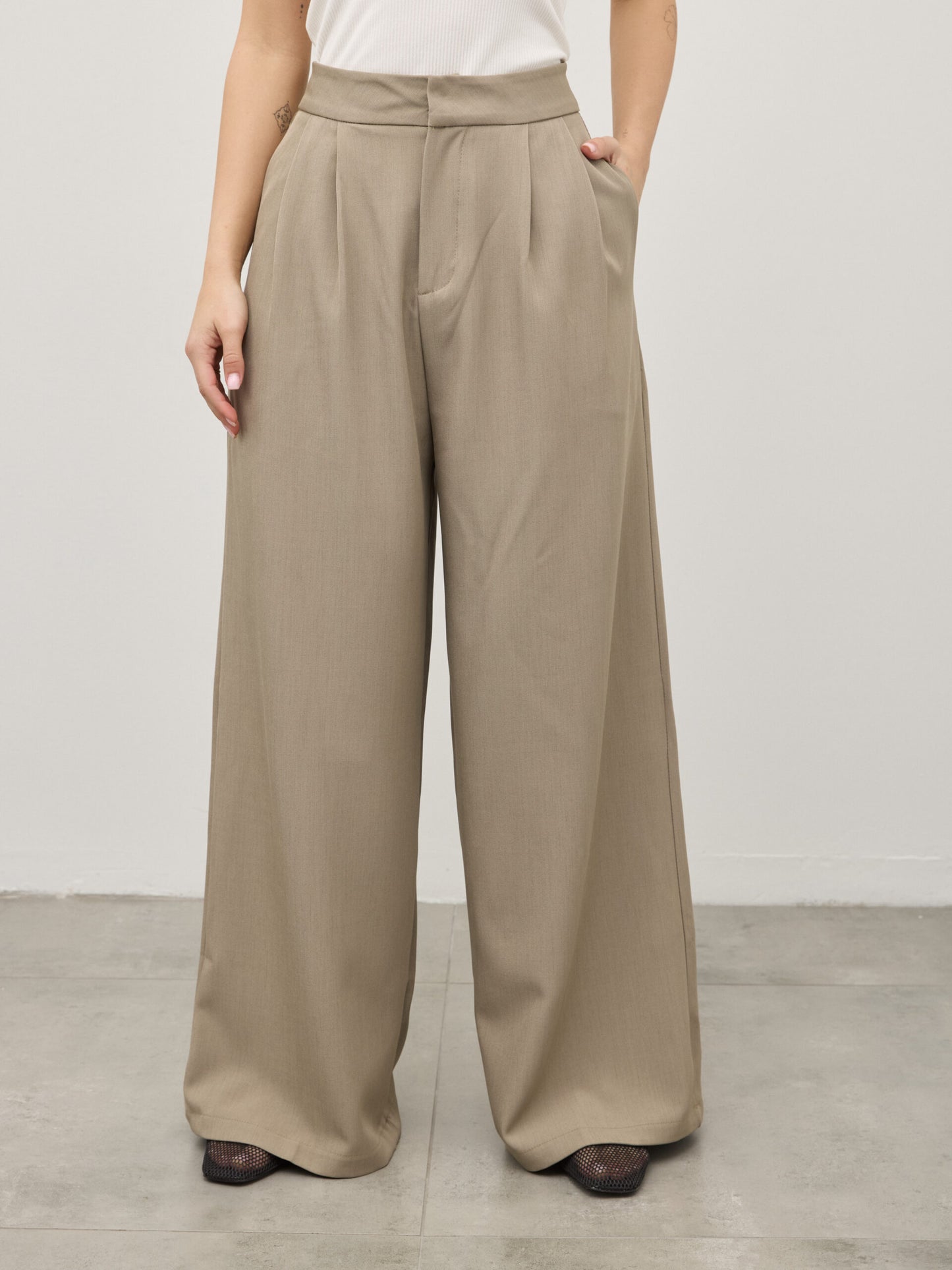 מכנסיים מחוייטים מיק | חאקי