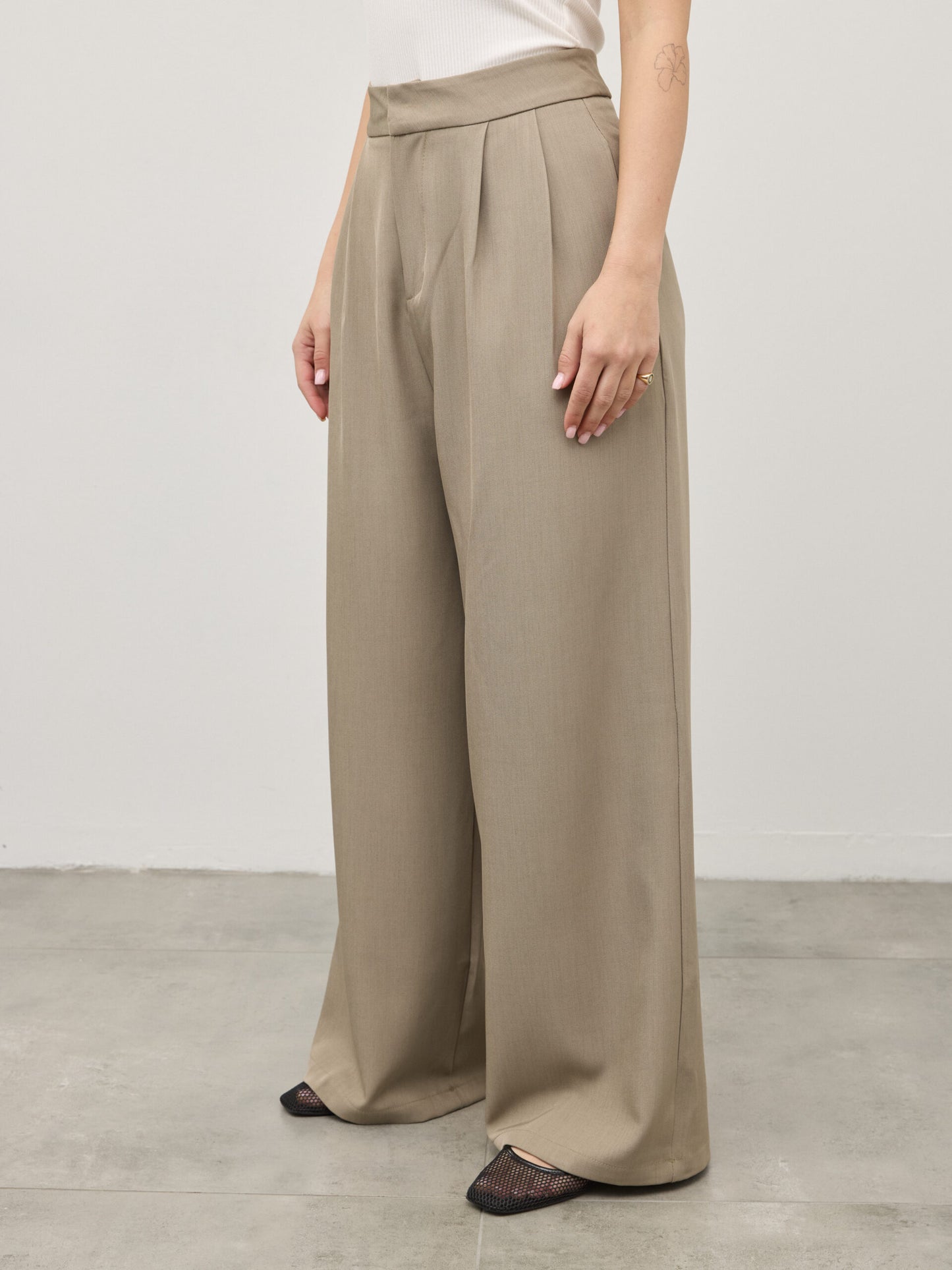 מכנסיים מחוייטים מיק | חאקי