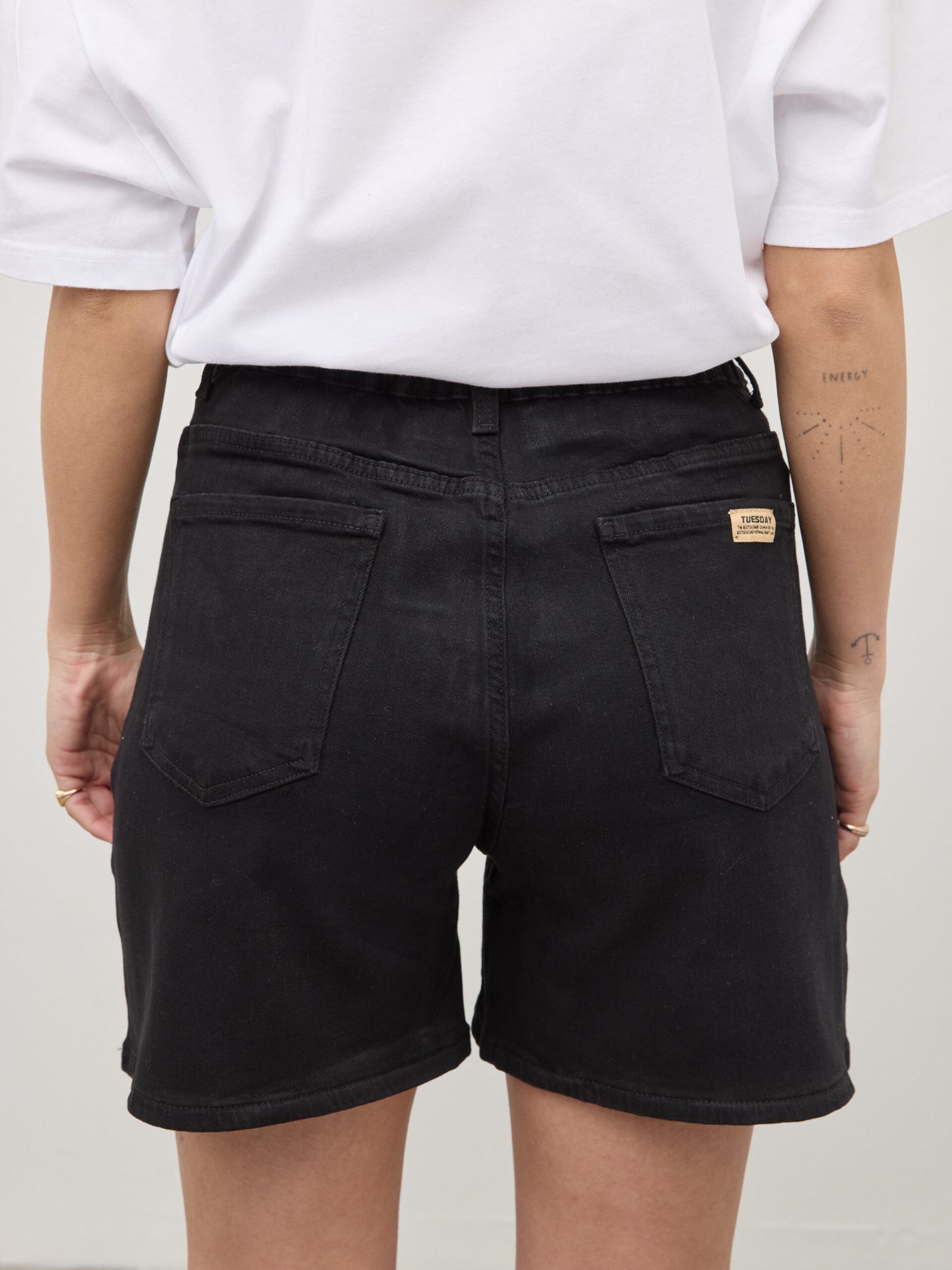 ג'ינס קצר טיילור | שחור