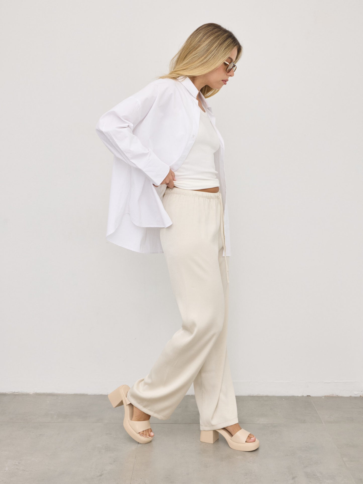 סנדלי עקב דיילי | בז'