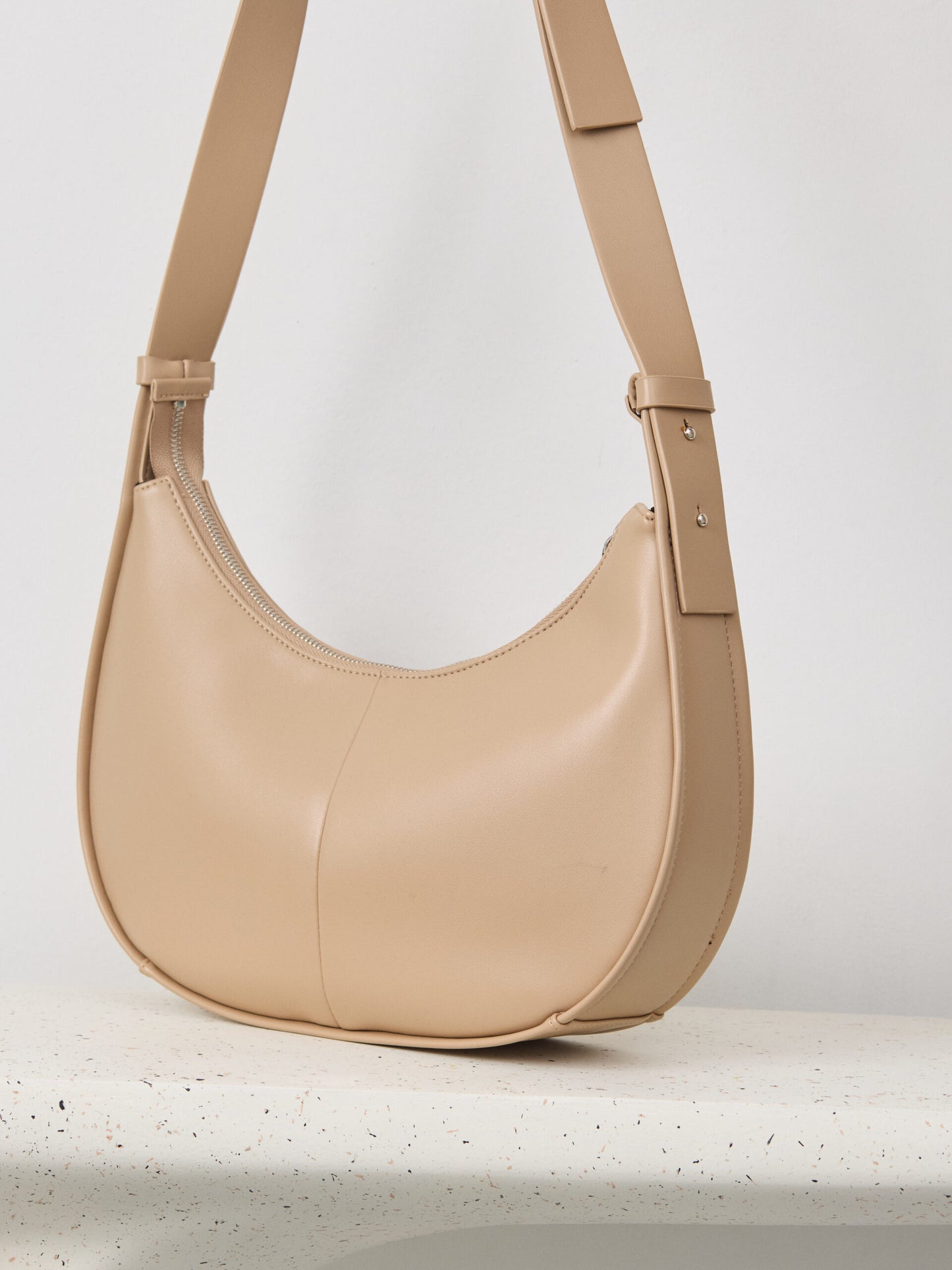 תיק אנה | ניוד