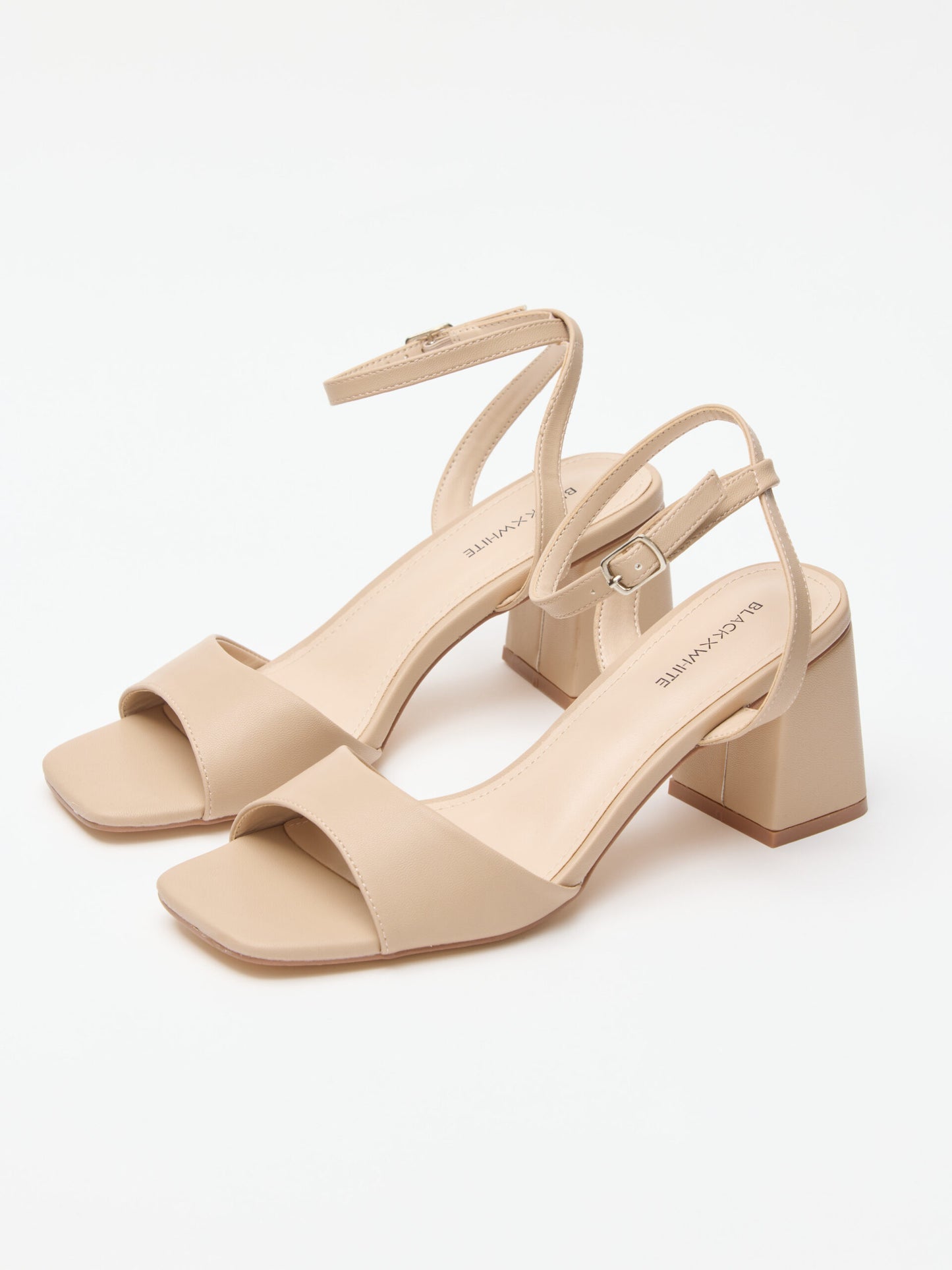 סנדלי עקב קירה | בז'