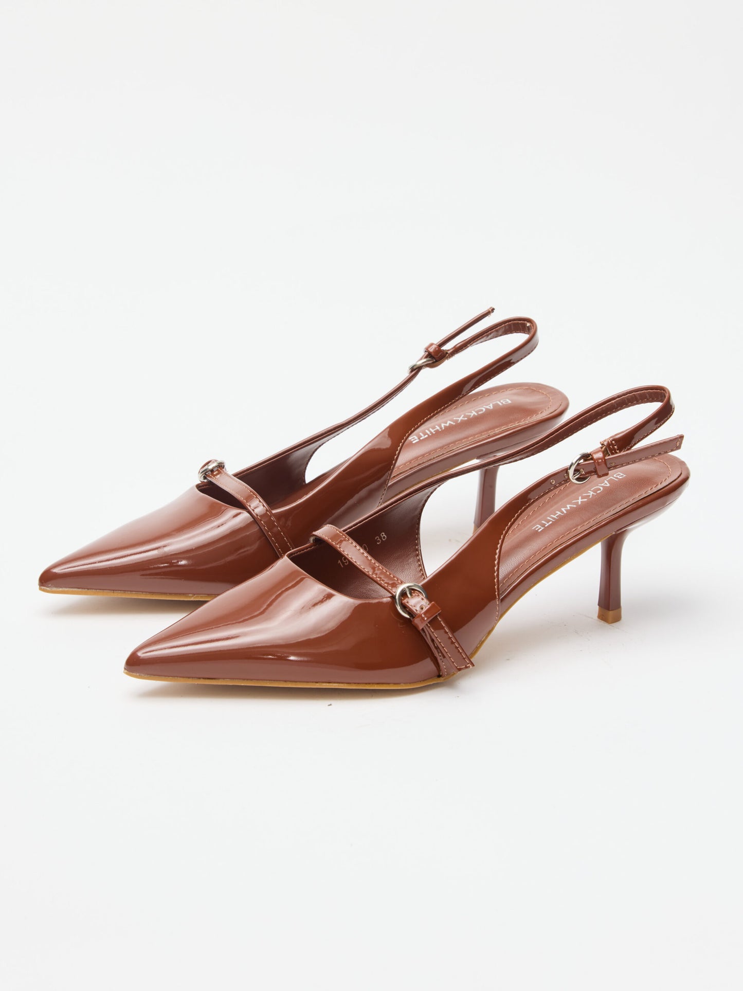 נעלי עקב שפיץ סנדי | חום לק