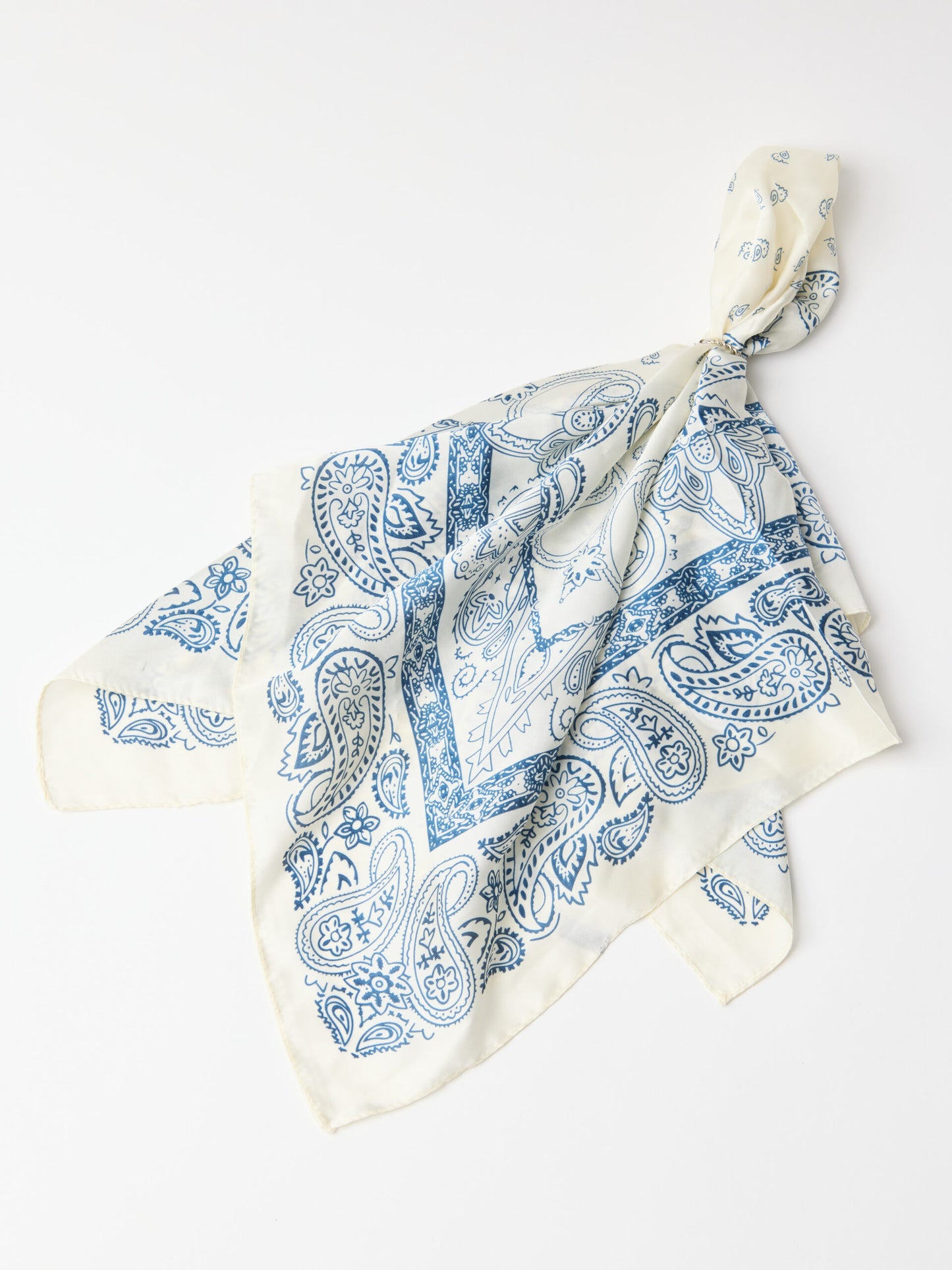 מטפחת הדפס פייזלי I שמנת