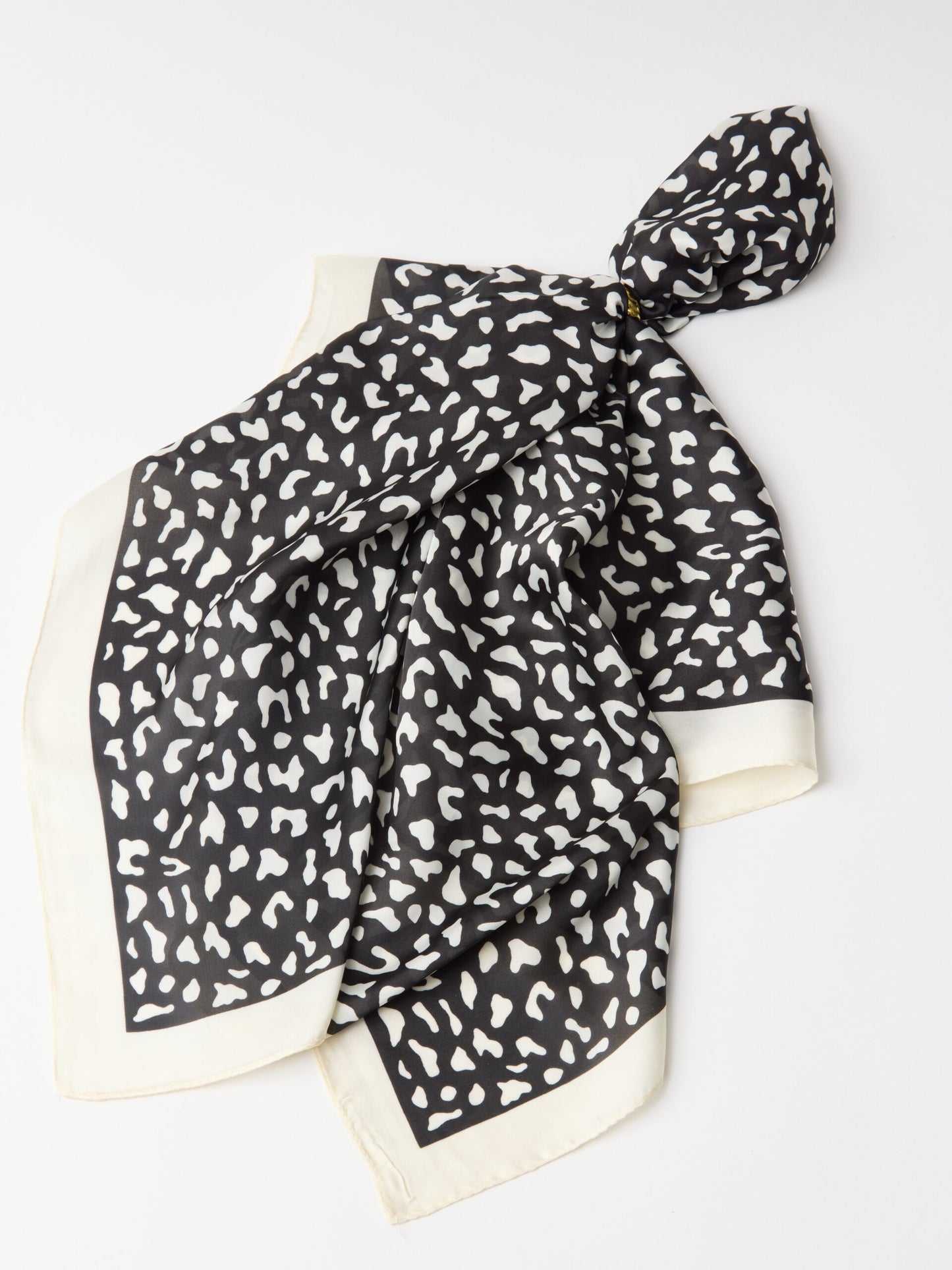 מטפחת הדפס חברבורות I שמנת