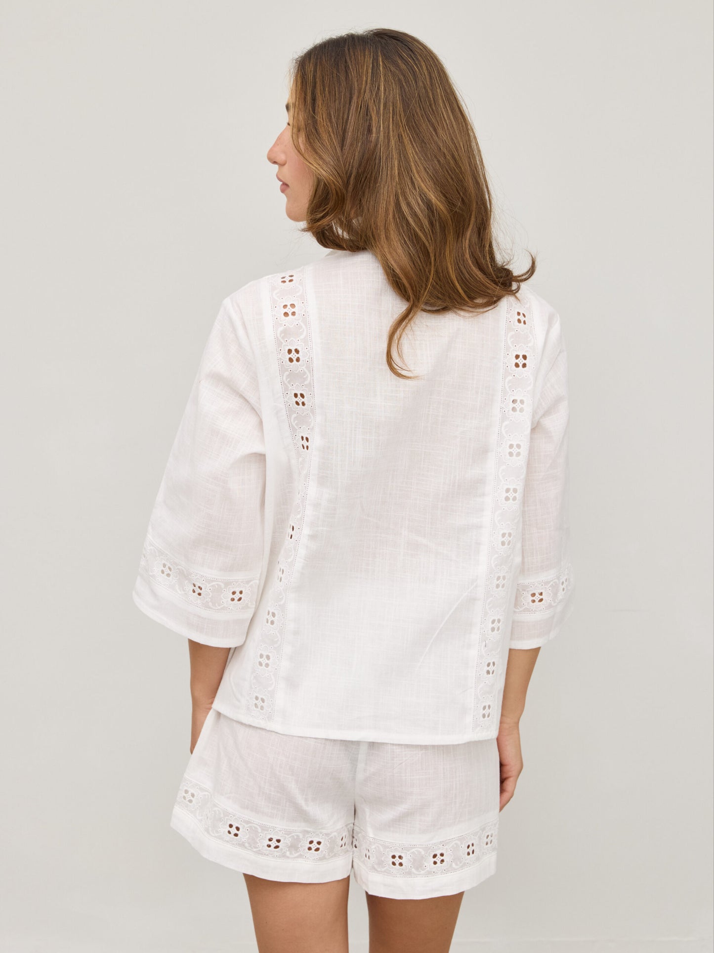 מכנסיים קצרים תחרה דאני | לבן