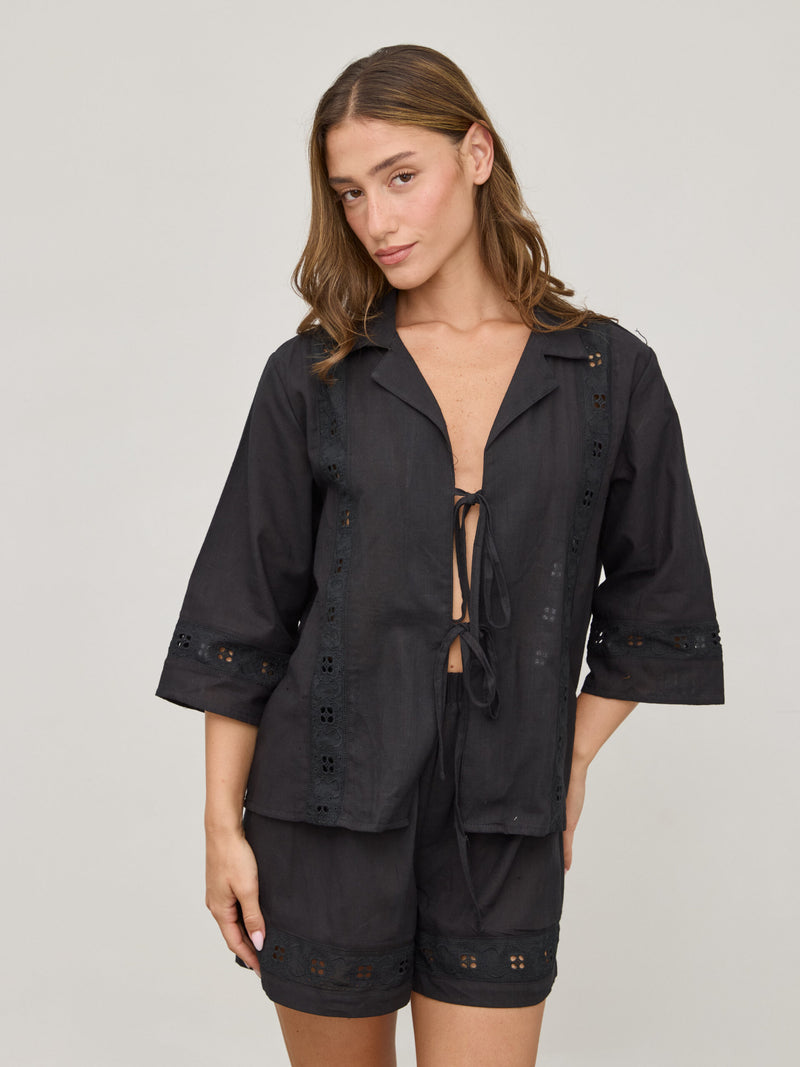 מכנסיים קצרים תחרה דאני | שחור