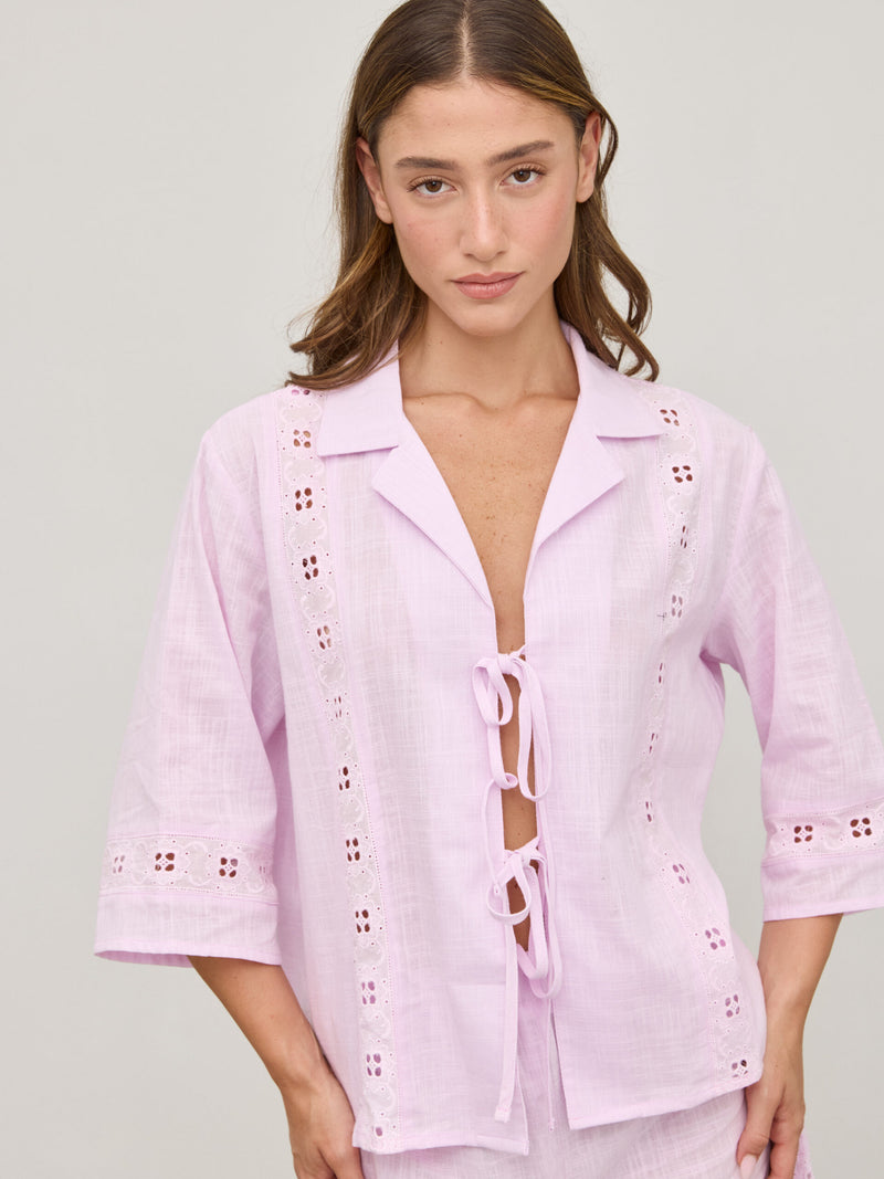 חולצת קשירות תחרה דאני | ורוד