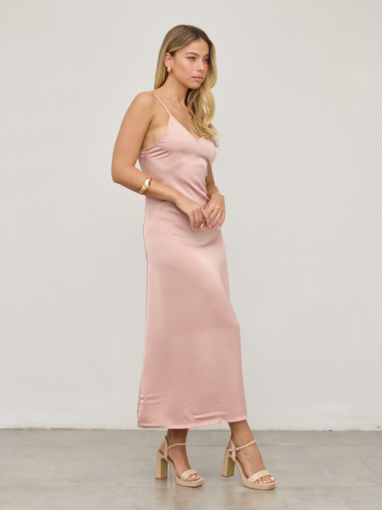 שמלת סאטן מוניקה | ורוד