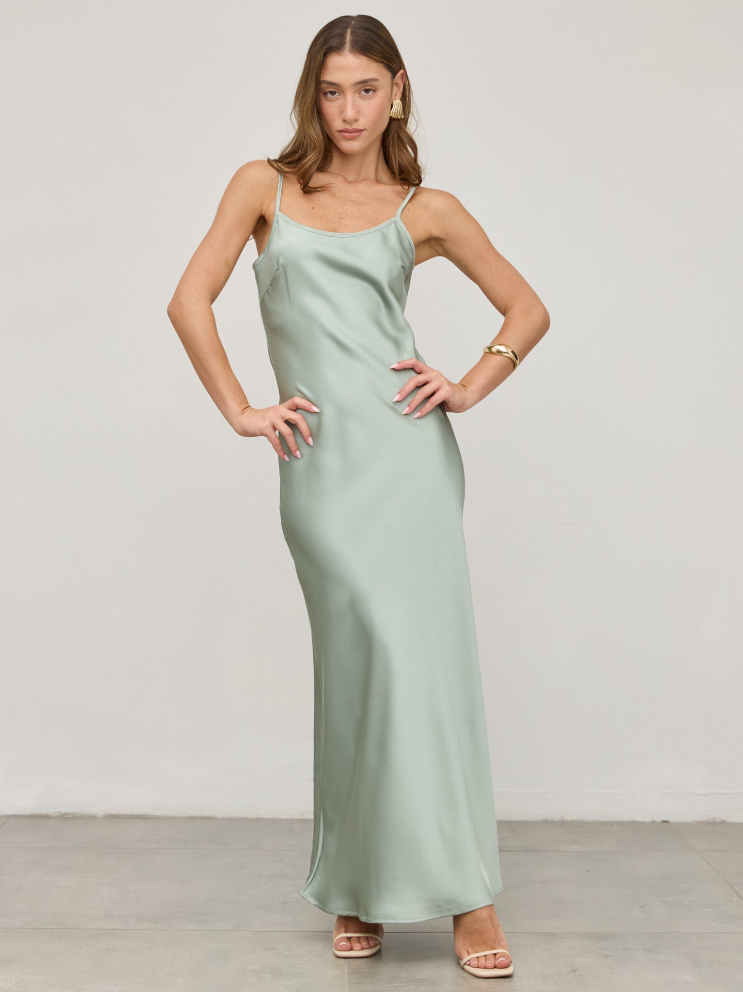 שמלת סאטן מפתח עגול לור | ירוק