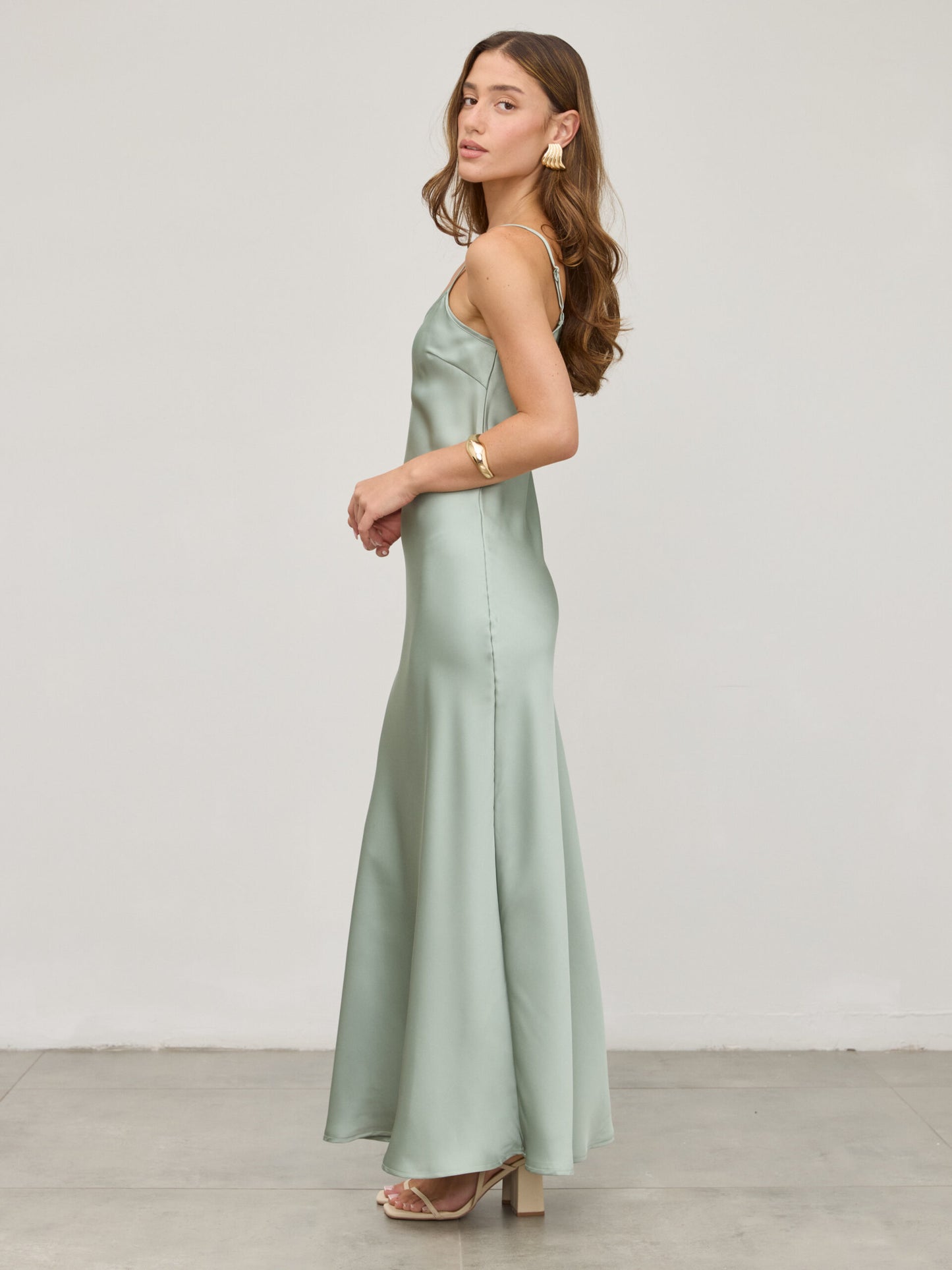 שמלת סאטן מפתח עגול לור | ירוק