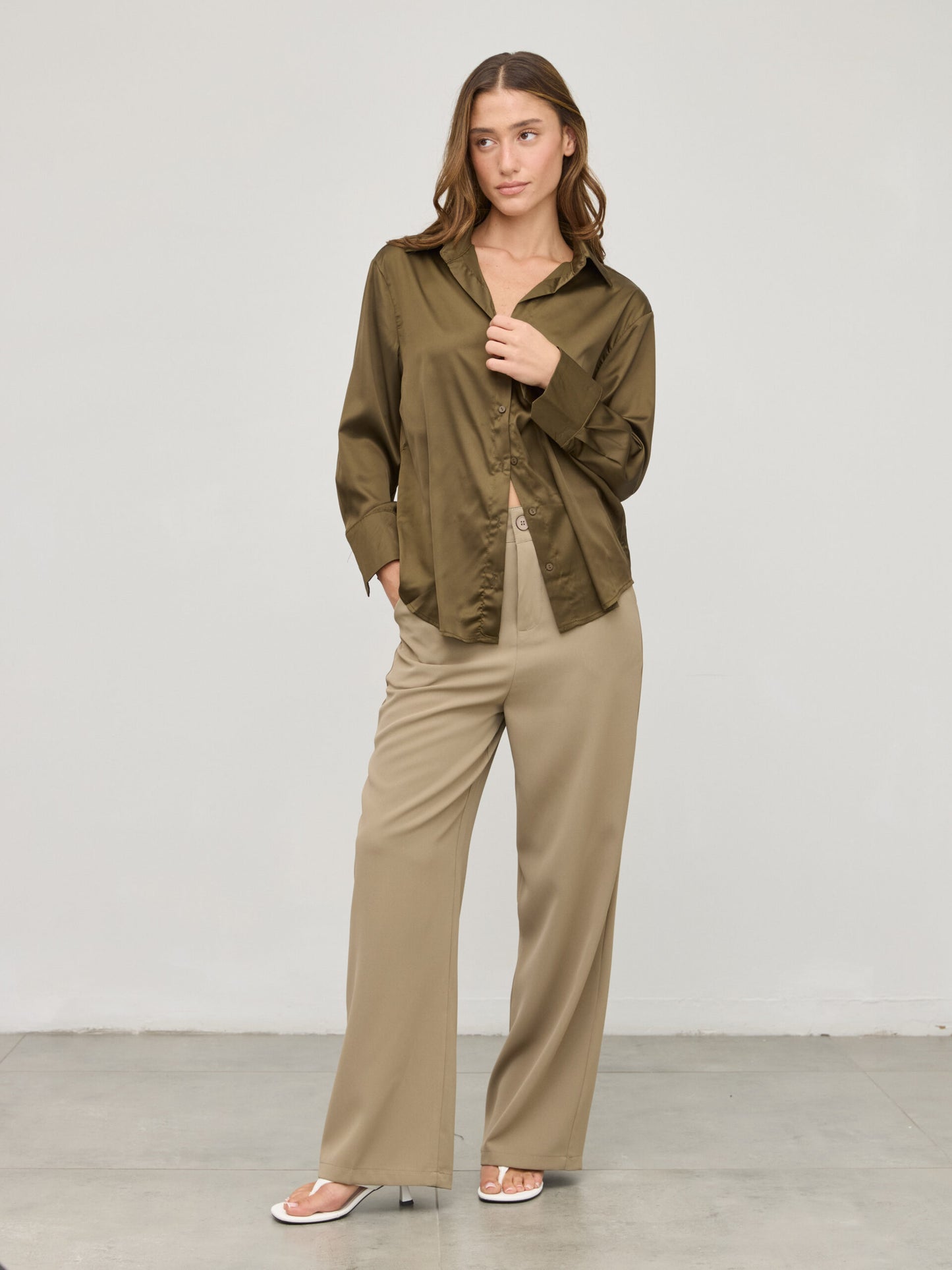 חולצה מכופתרת סאטן לוסיל | ירוק