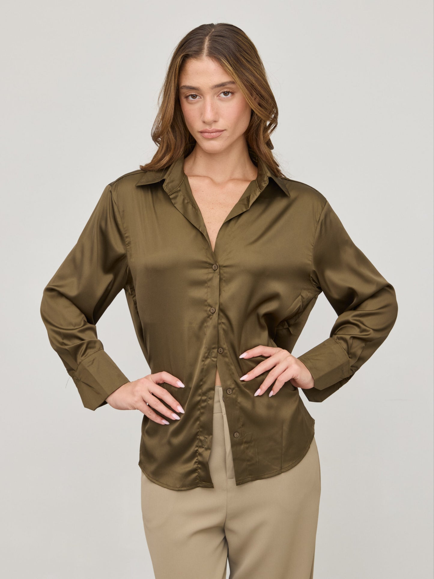 חולצה מכופתרת סאטן לוסיל | ירוק