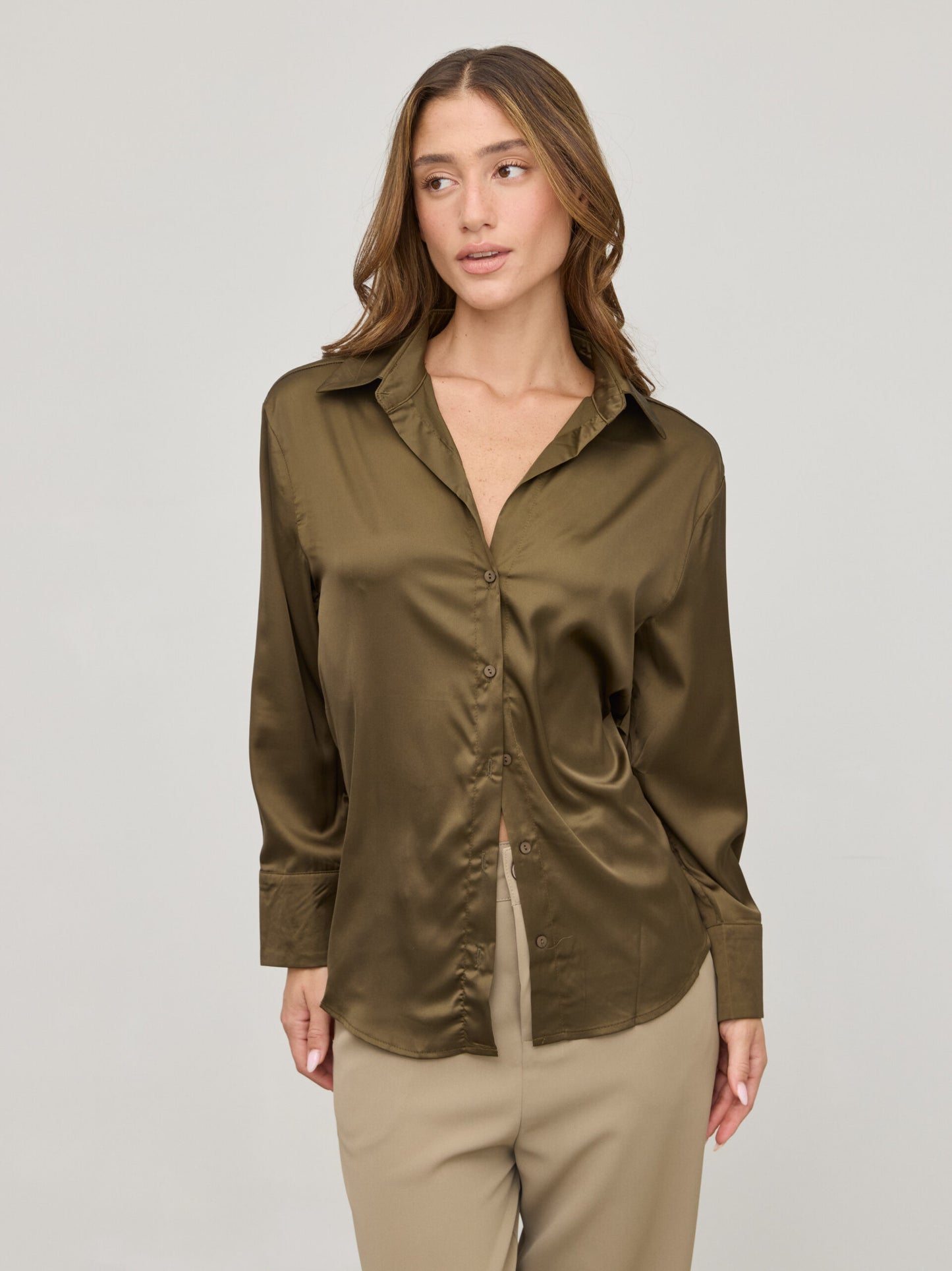 חולצה מכופתרת סאטן לוסיל | ירוק