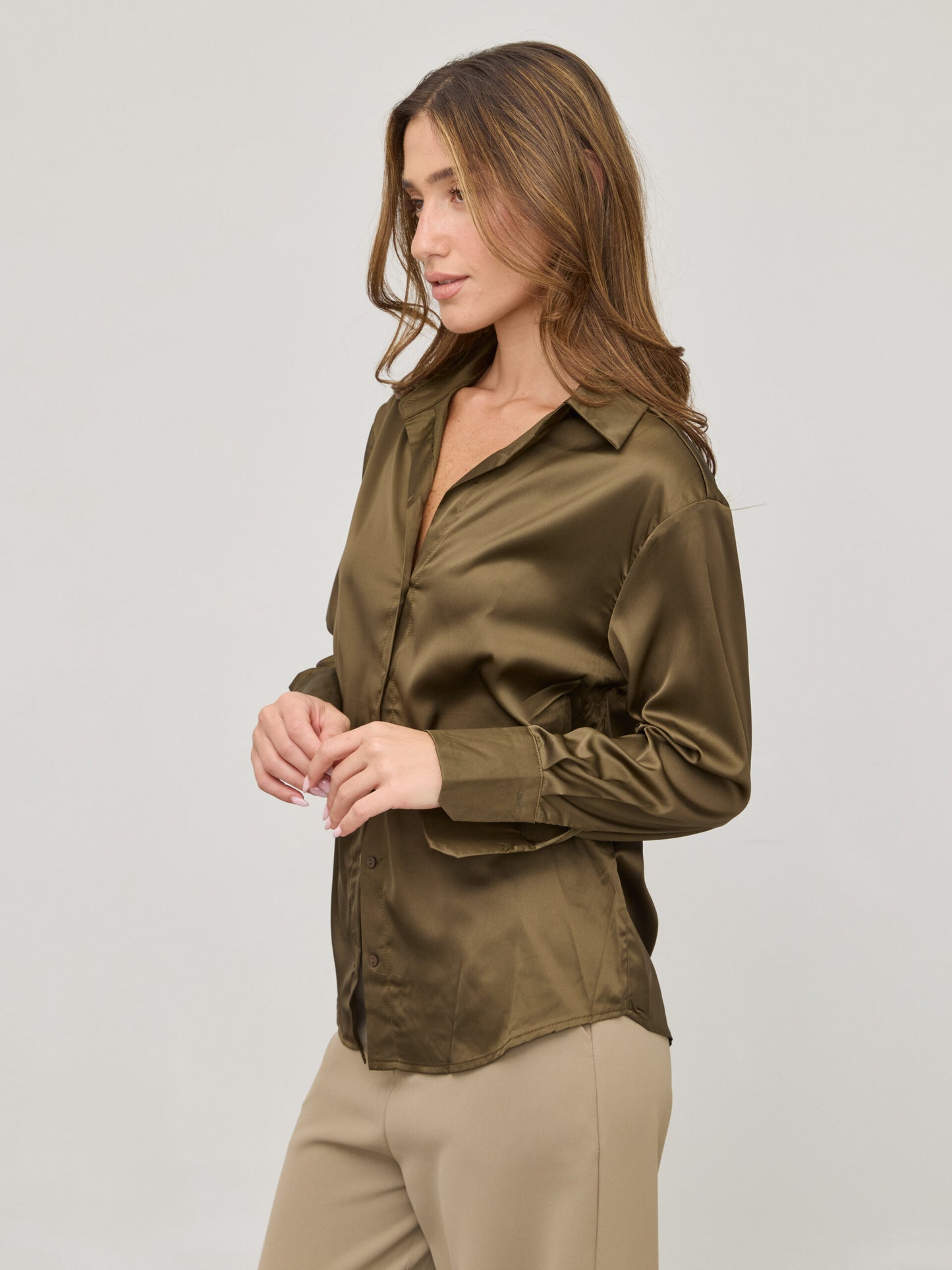 חולצה מכופתרת סאטן לוסיל | ירוק