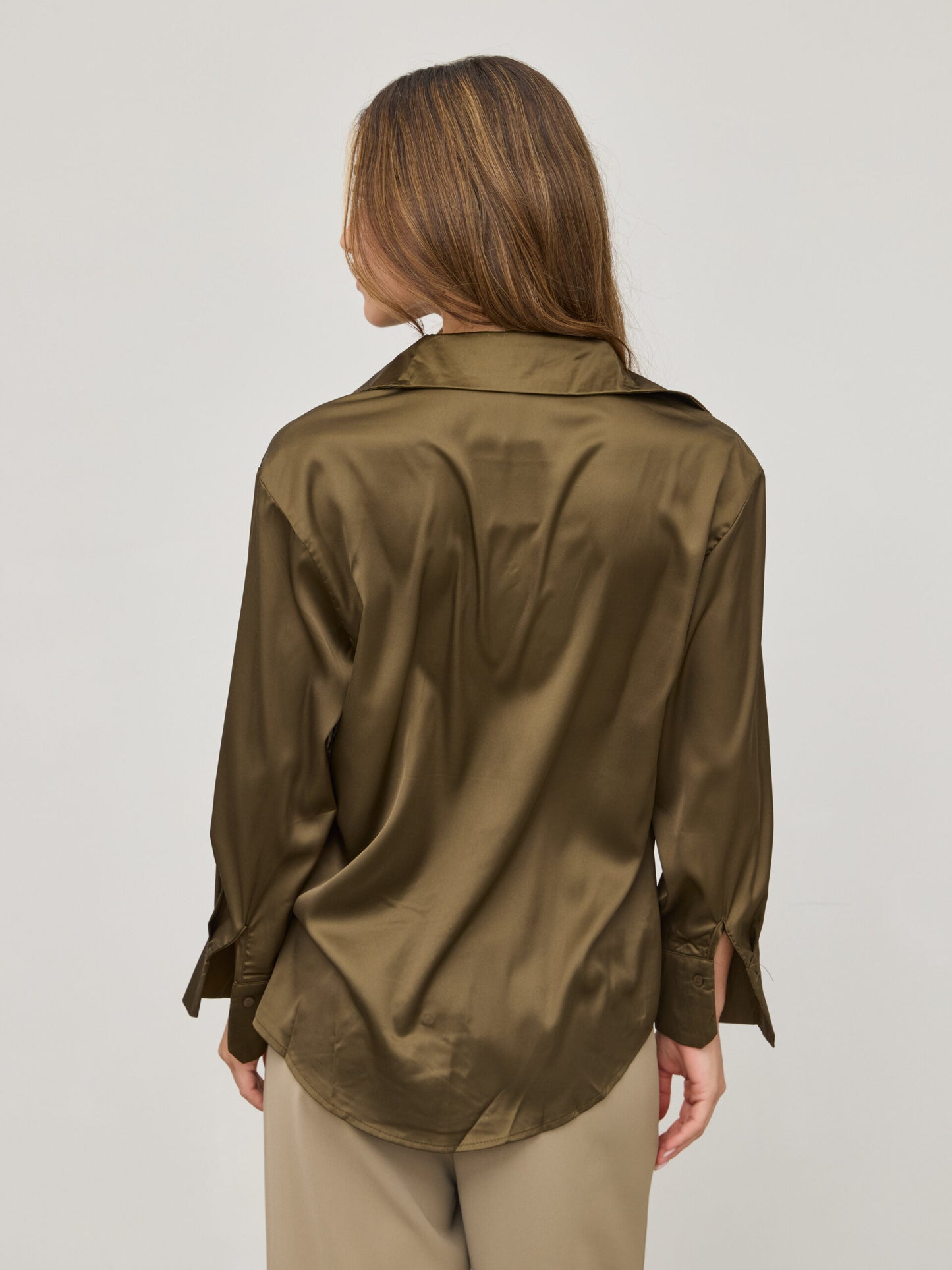 חולצה מכופתרת סאטן לוסיל | ירוק