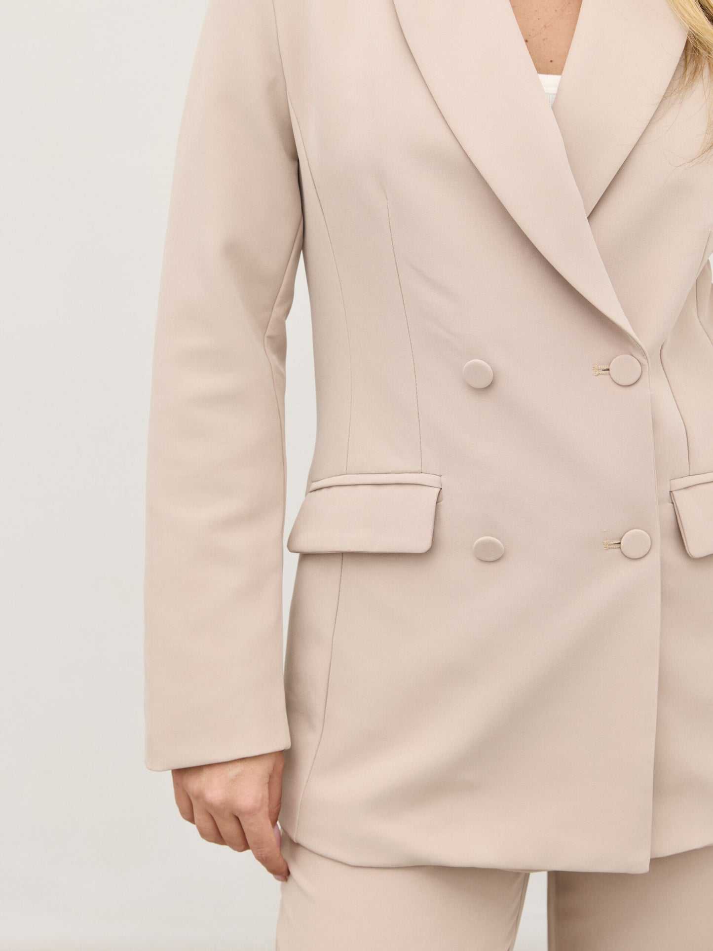 בלייזר מחוייט שריל | בז'