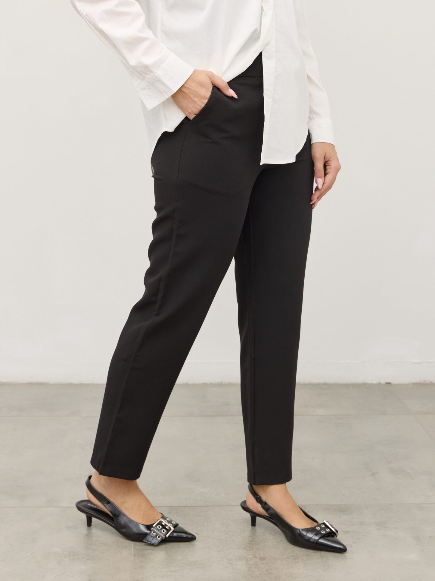 מכנסיים מחוייטים שריל | שחור