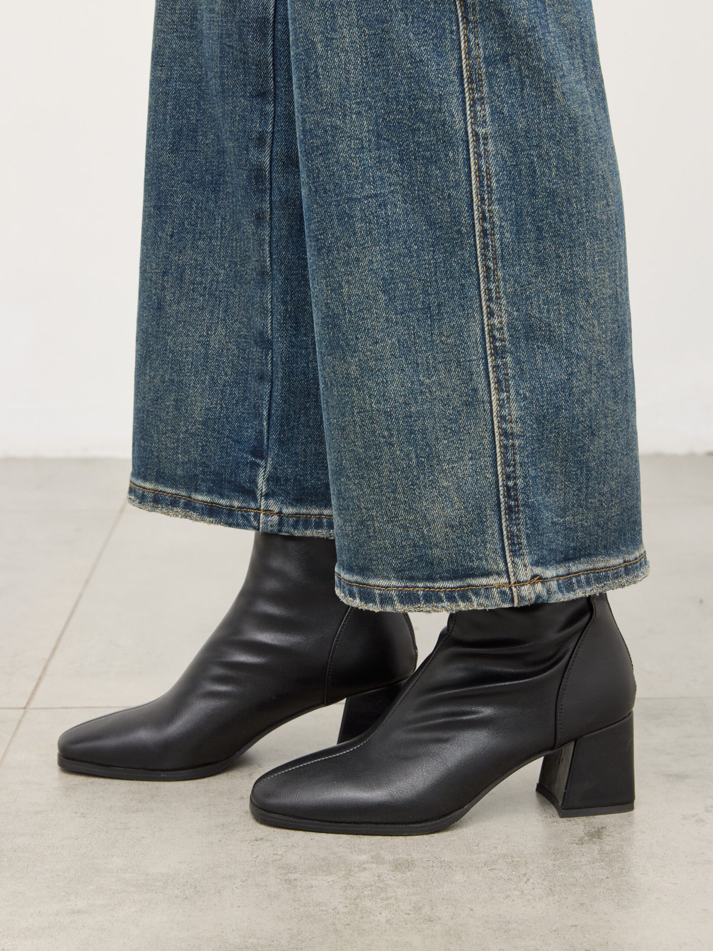 מגפוני עקב מיי | שחור