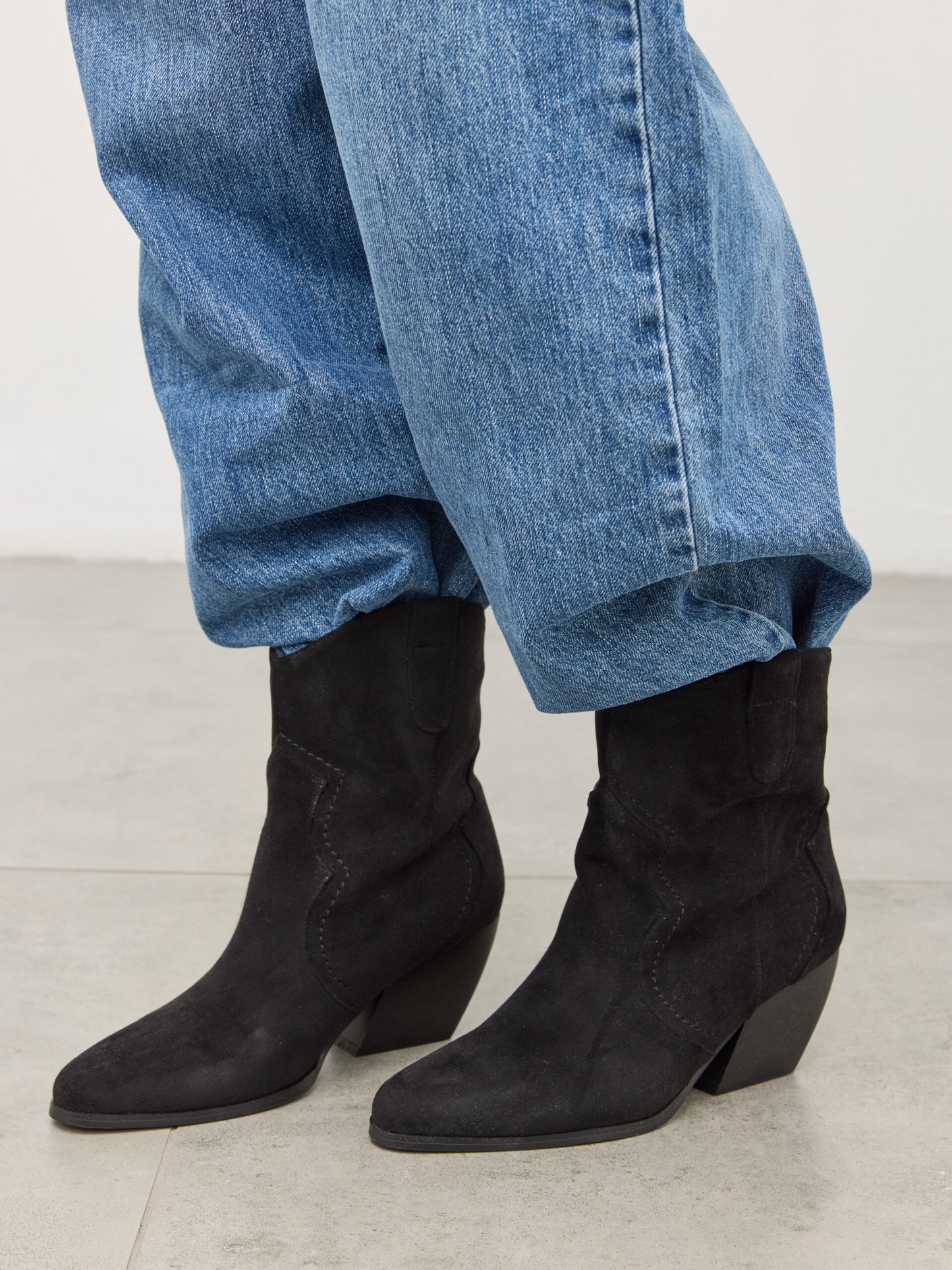 מגפוני בוקרים דמוי זמש אודרי | שחור