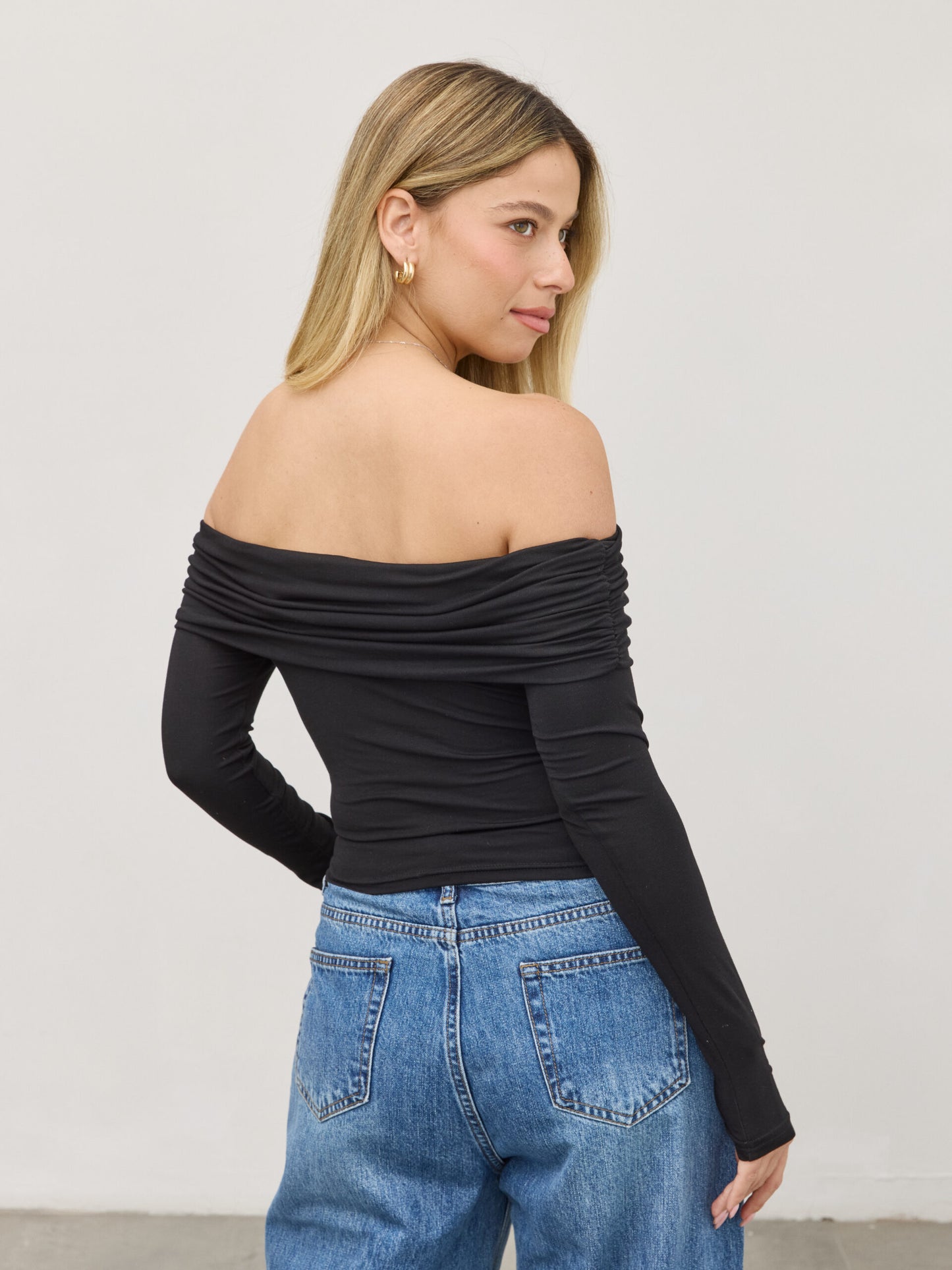 חולצת אוף שולדר לאב | שחור