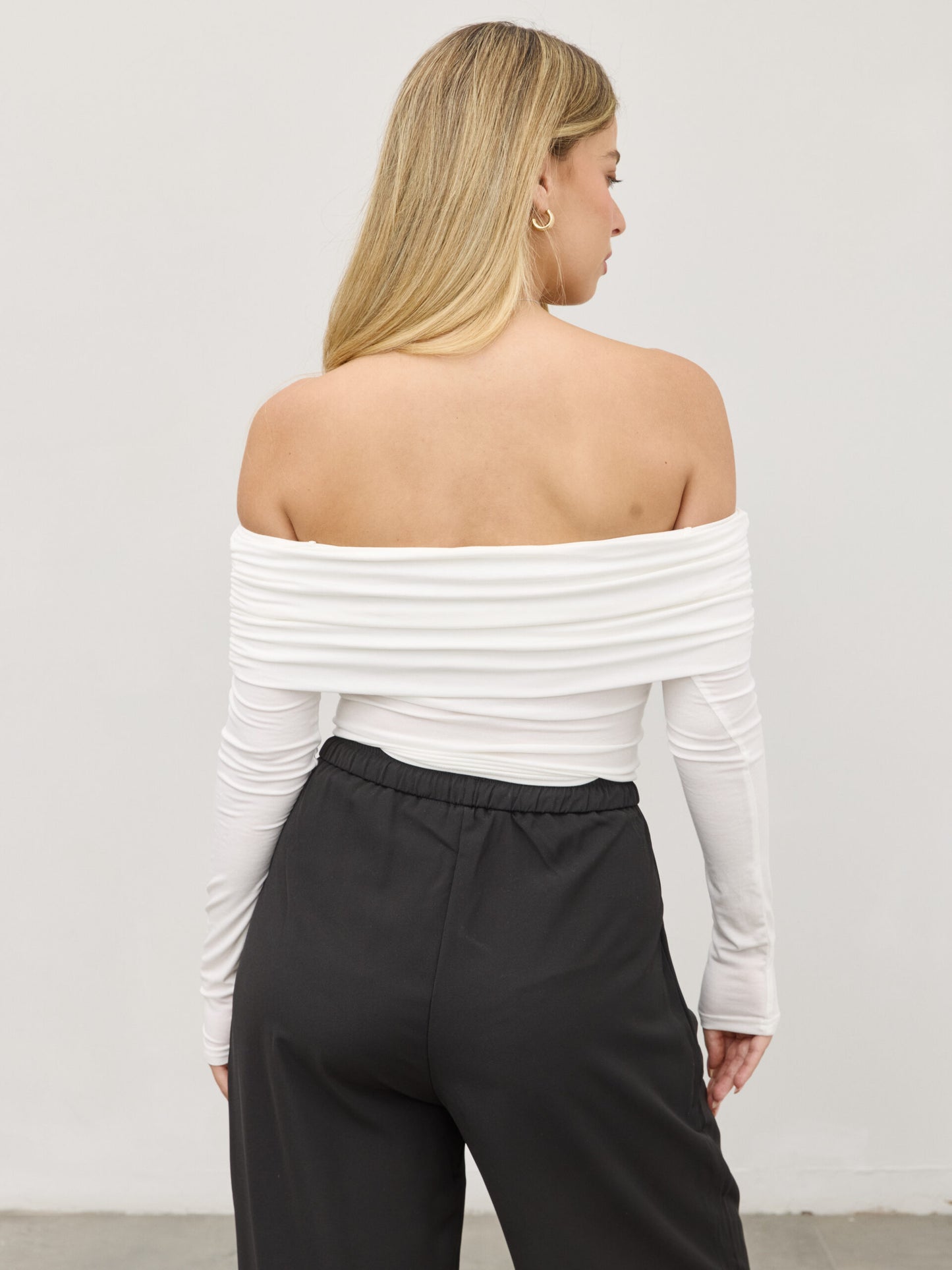 חולצת אוף שולדר לאב | לבן