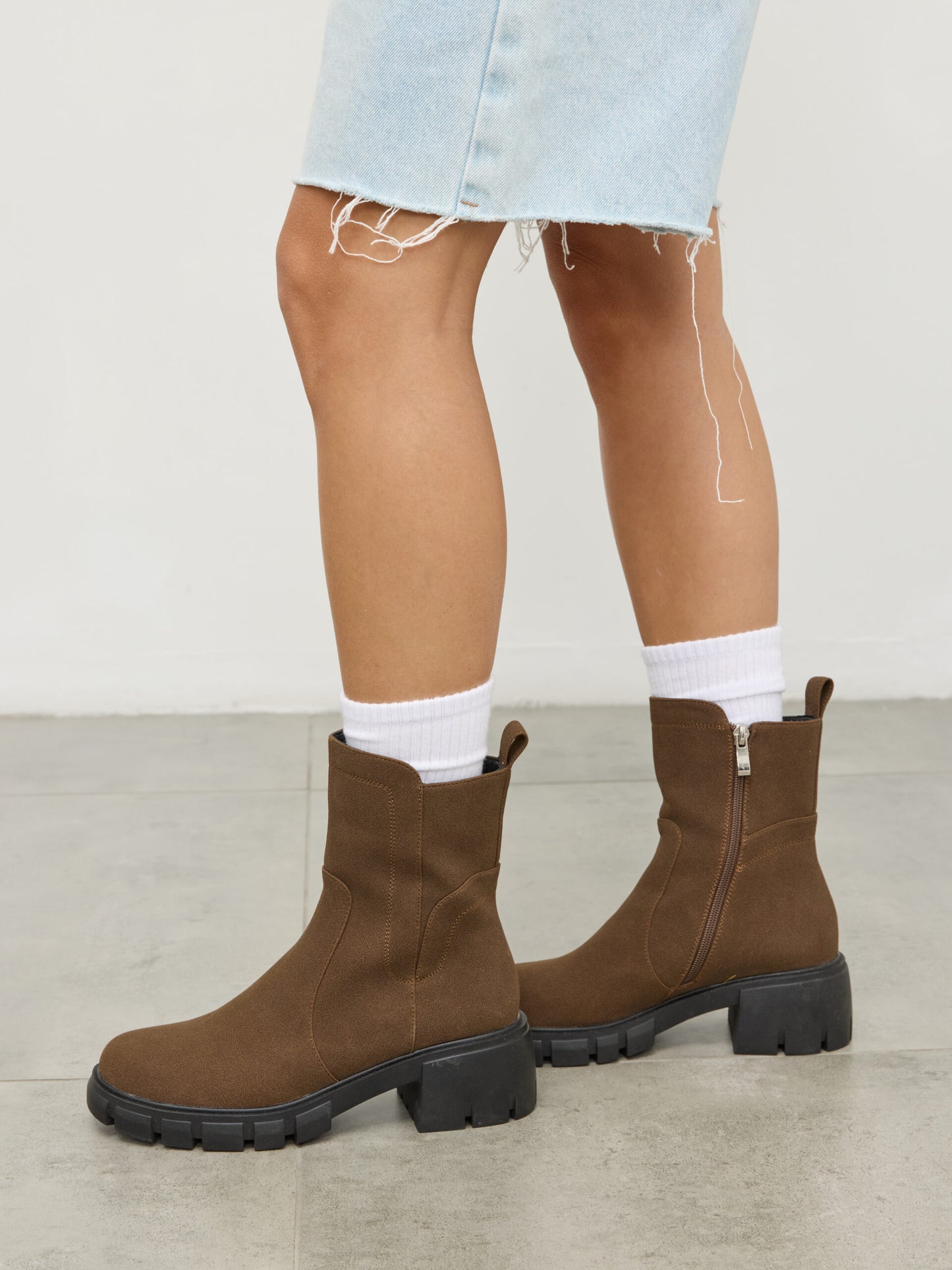 מגפוני טרקטור דמוי זמש ג'ינה | חום