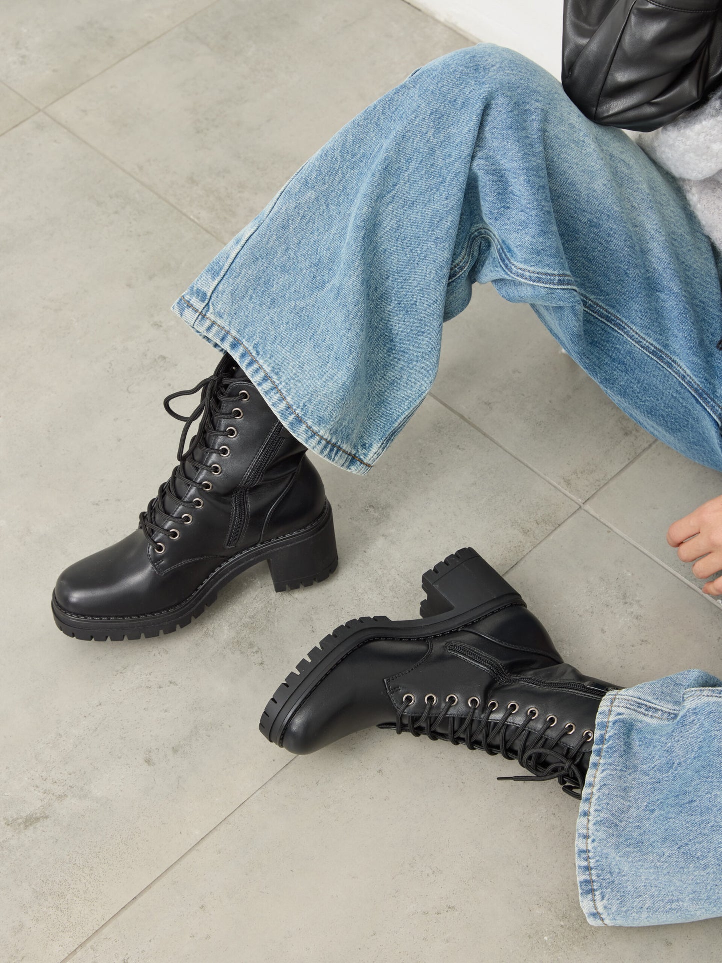 מגפי טרקטור שרוכים אליירה | שחור