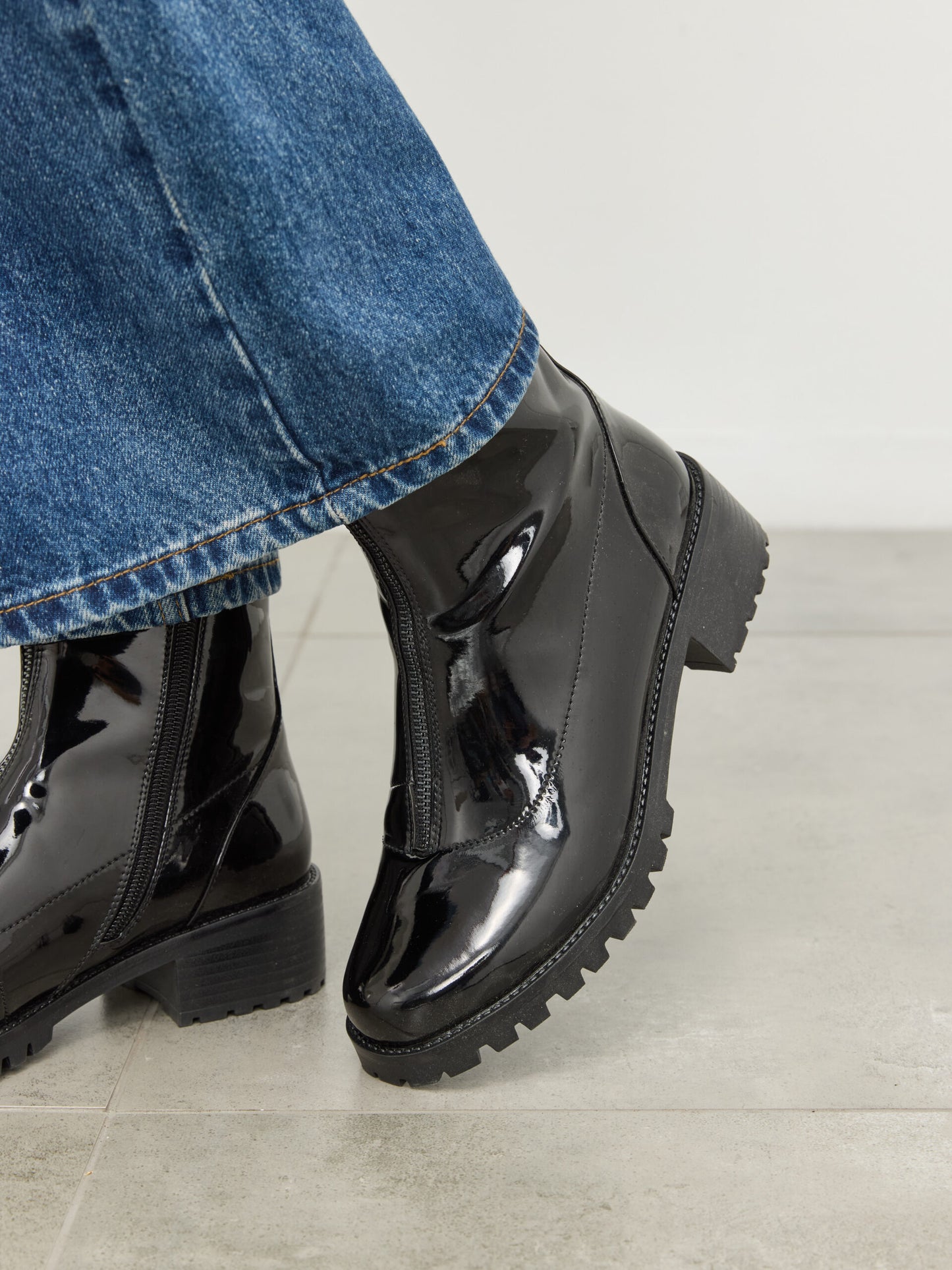 מגפוני סוליית טרקטור קינג | שחור לק