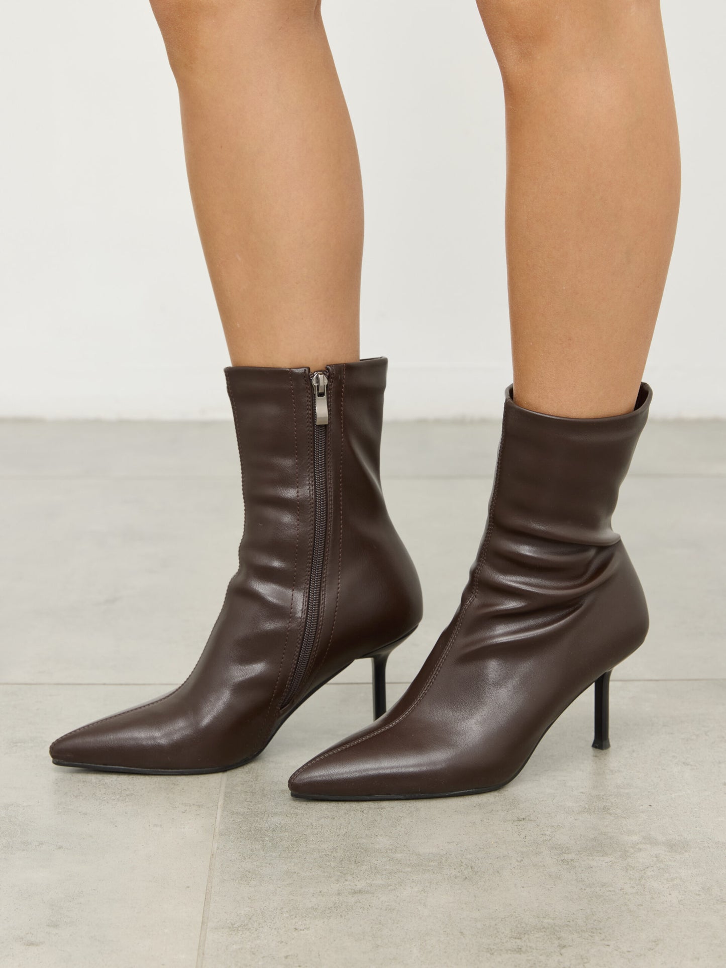 מגפוני עקב שפיץ דקוטה | חום