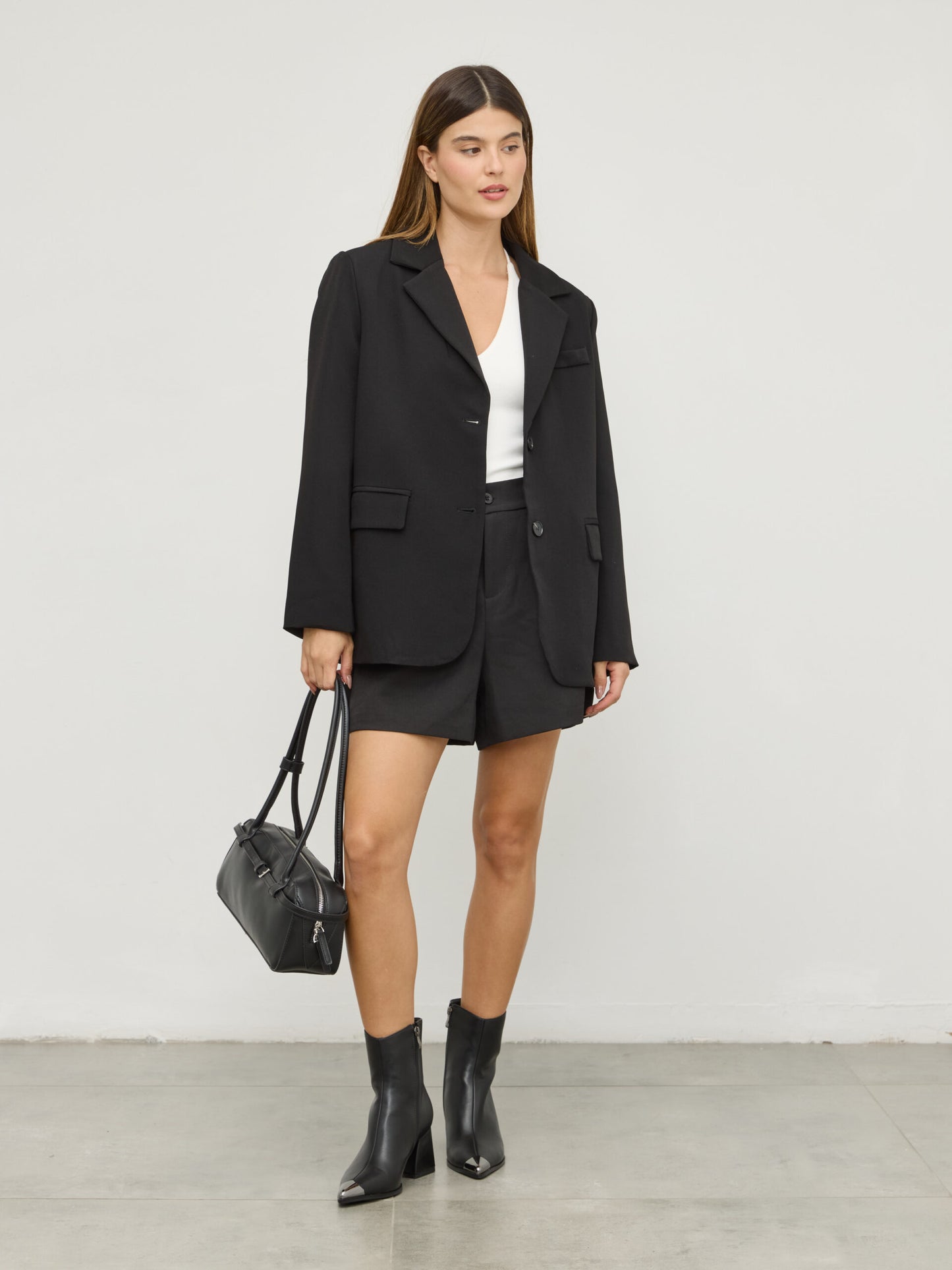 מגפוני עקב שפיץ לורה | שחור