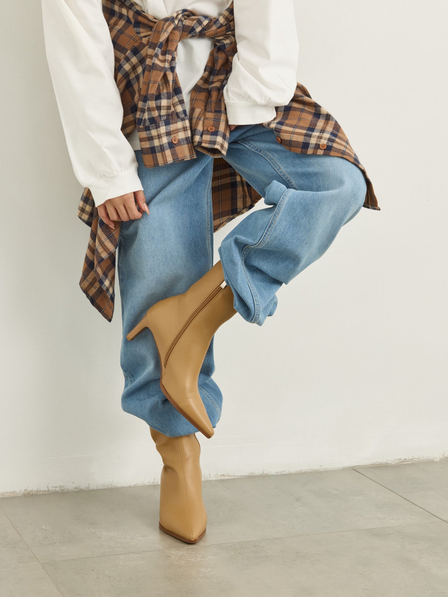 מגפוני עקב דק שפיץ ג'וי | בז'