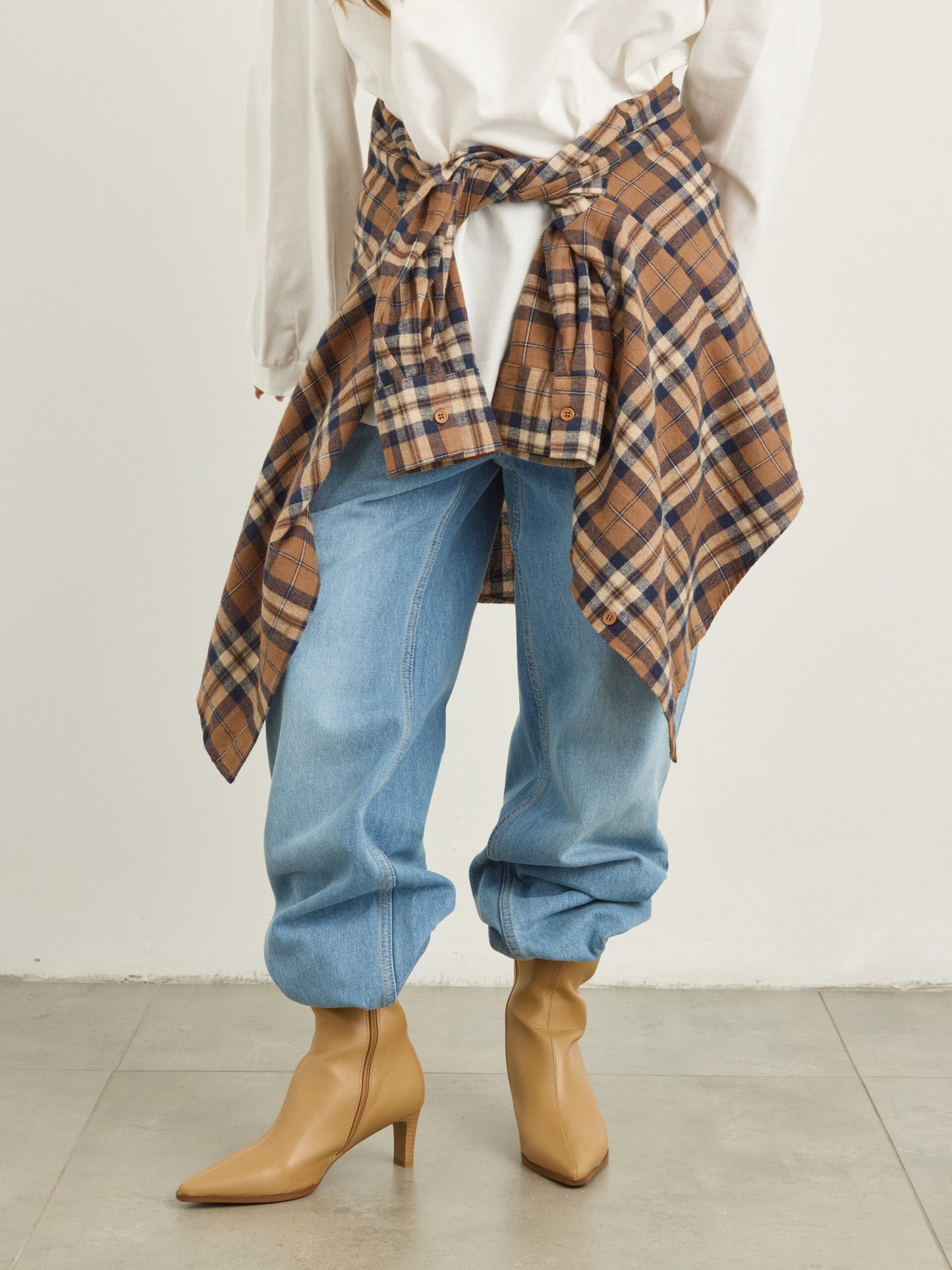 מגפוני עקב דק שפיץ ג'וי | בז'