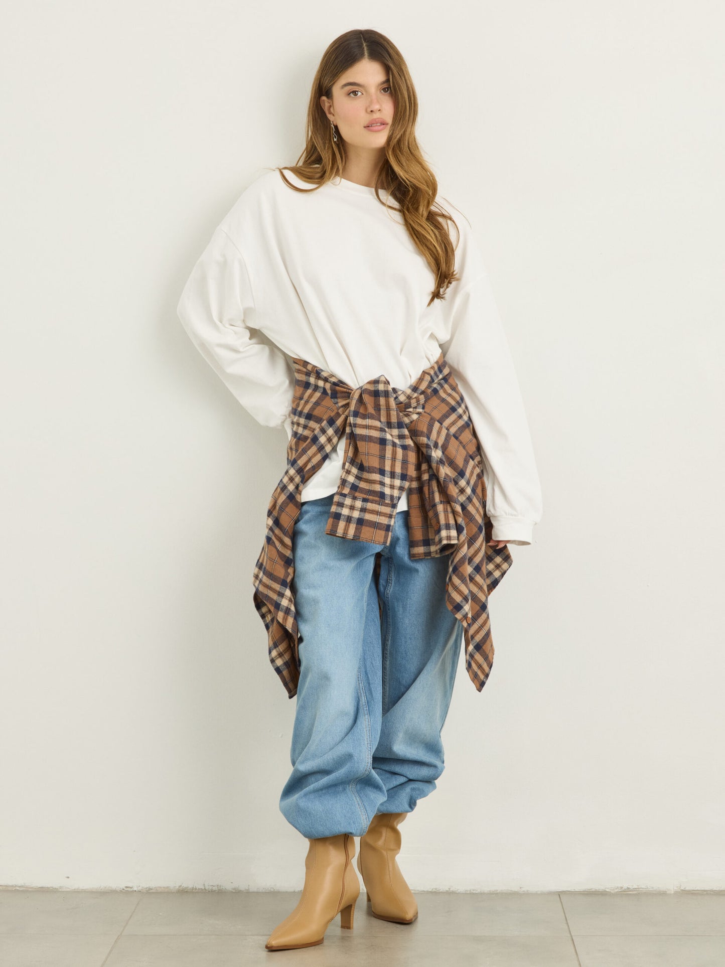 טישירט שרוול ארוך אוברסייז אריקה | לבן