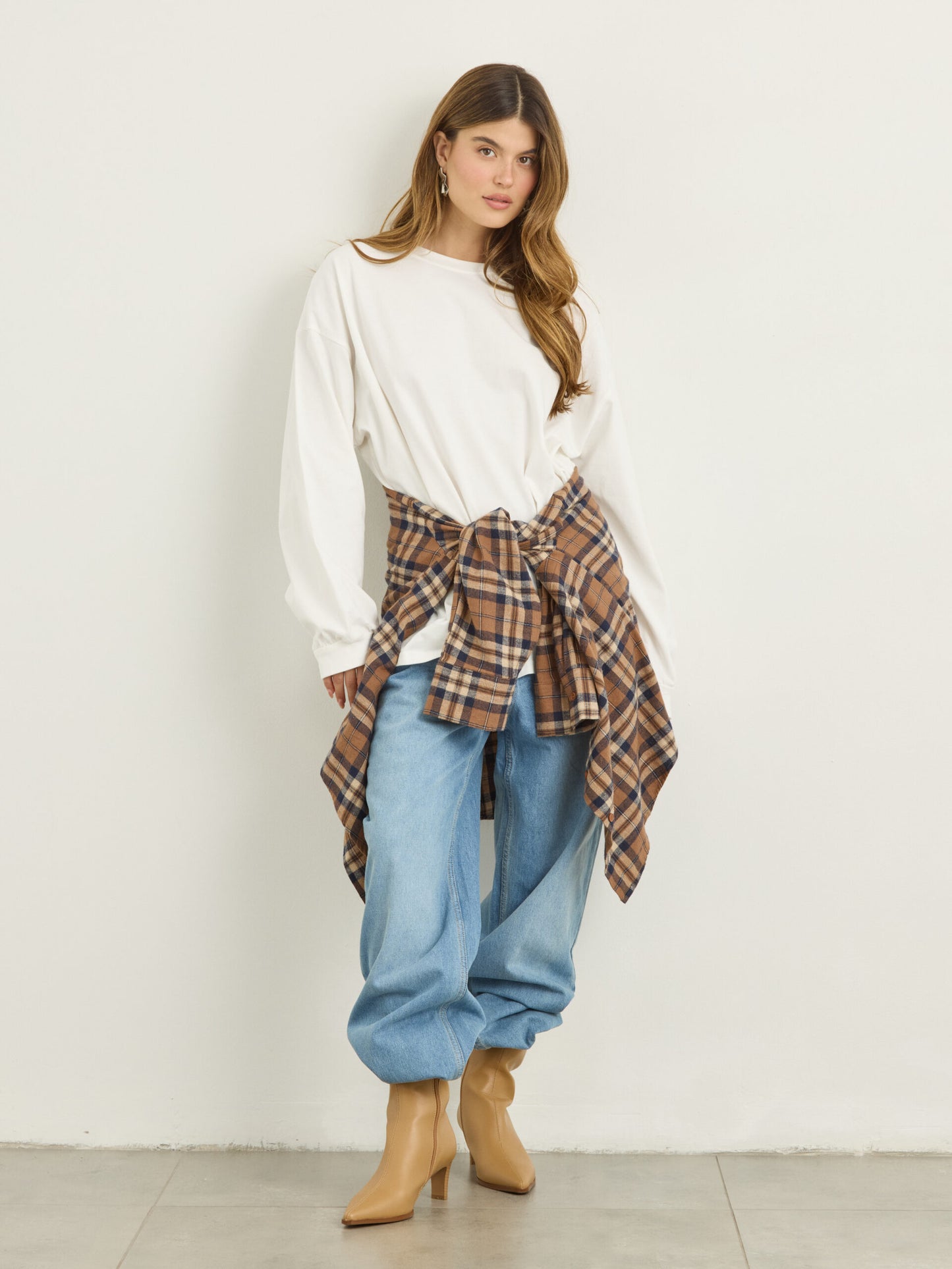 מגפוני עקב דק שפיץ ג'וי | בז'