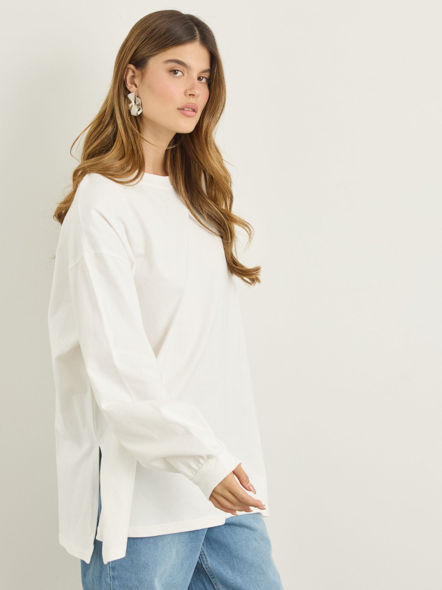 טישירט שרוול ארוך אוברסייז אריקה | לבן