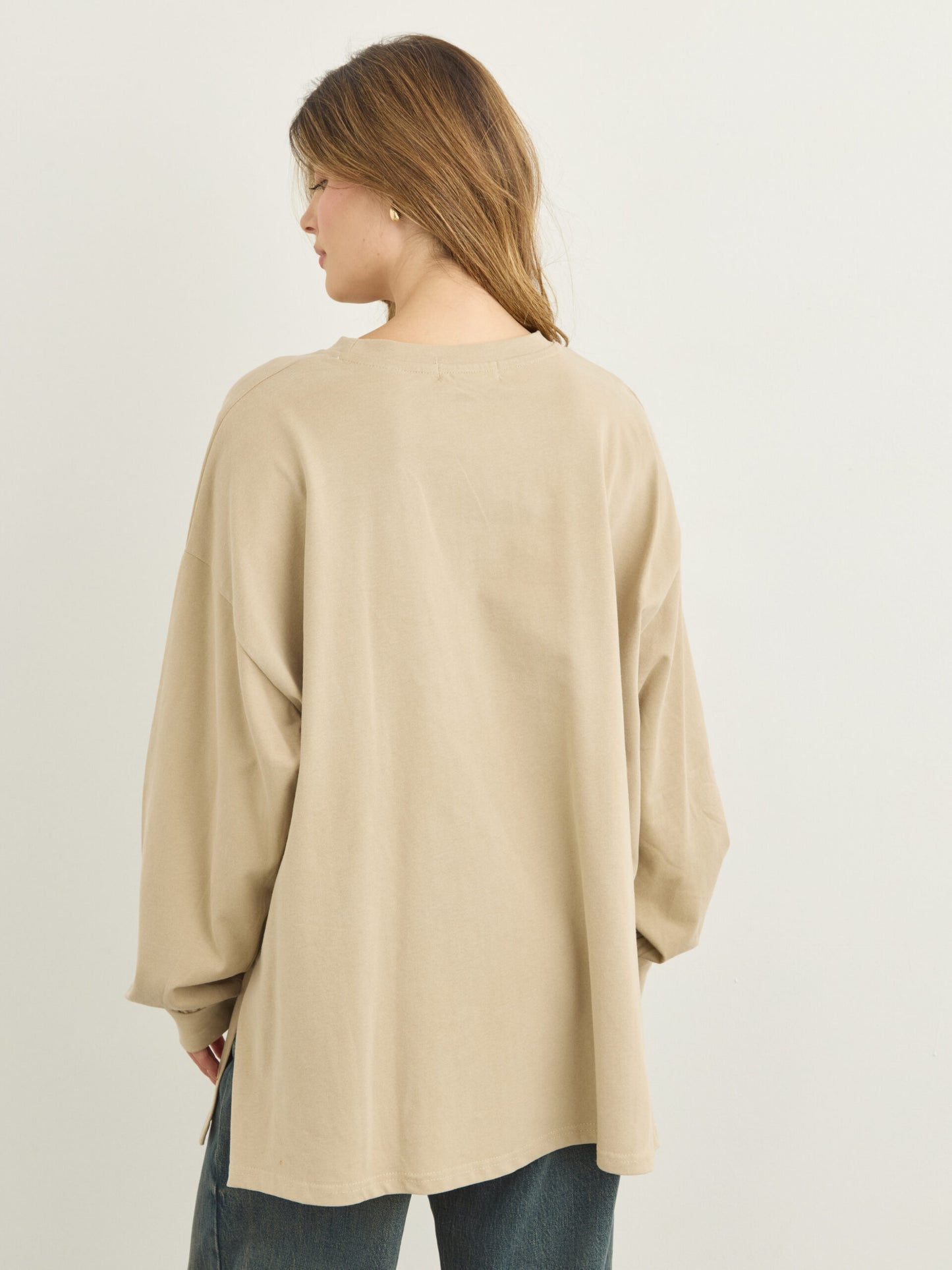 טישירט שרוול ארוך אוברסייז אריקה  | בז'