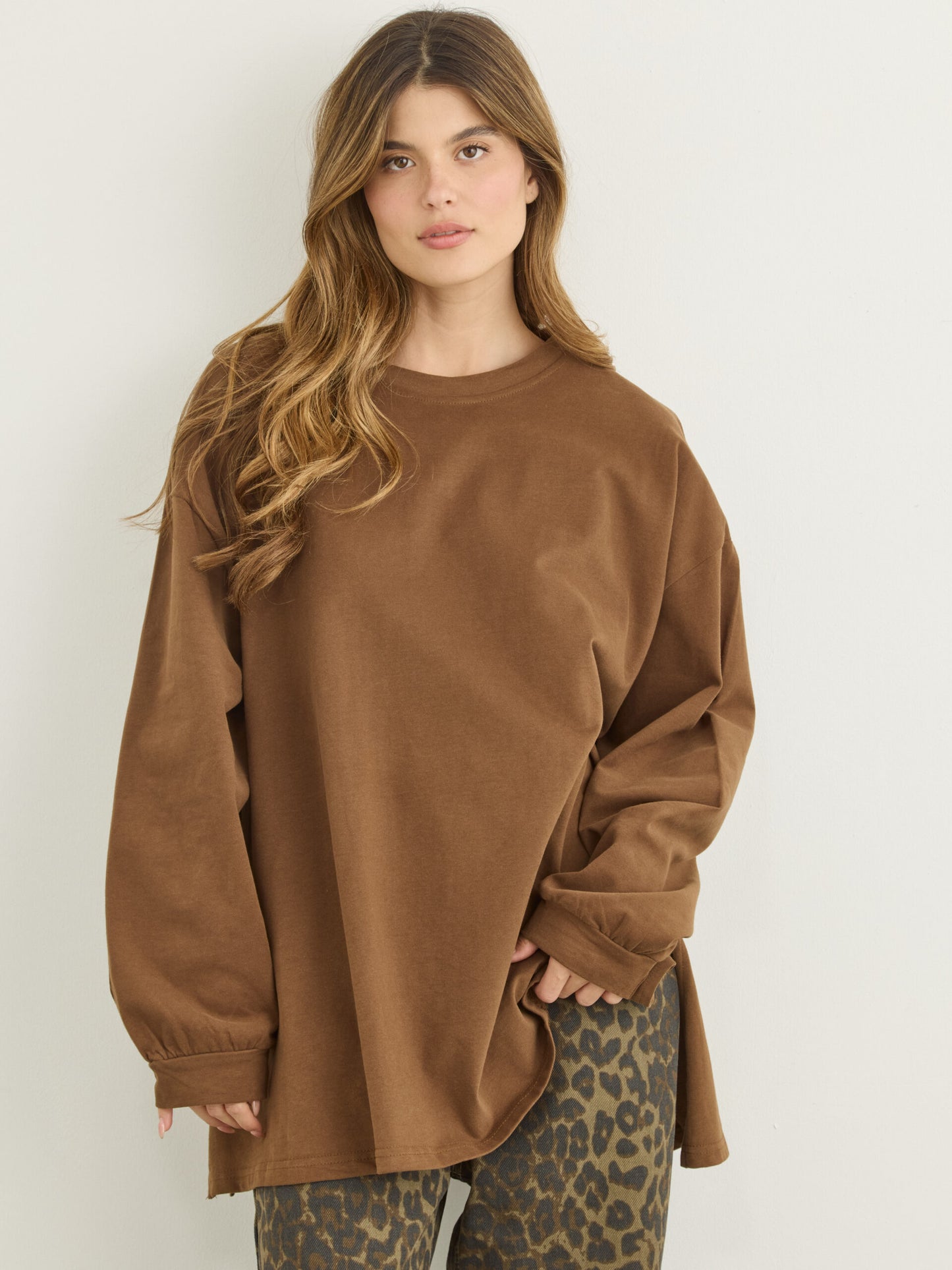 טישירט שרוול ארוך אוברסייז אריקה | חום