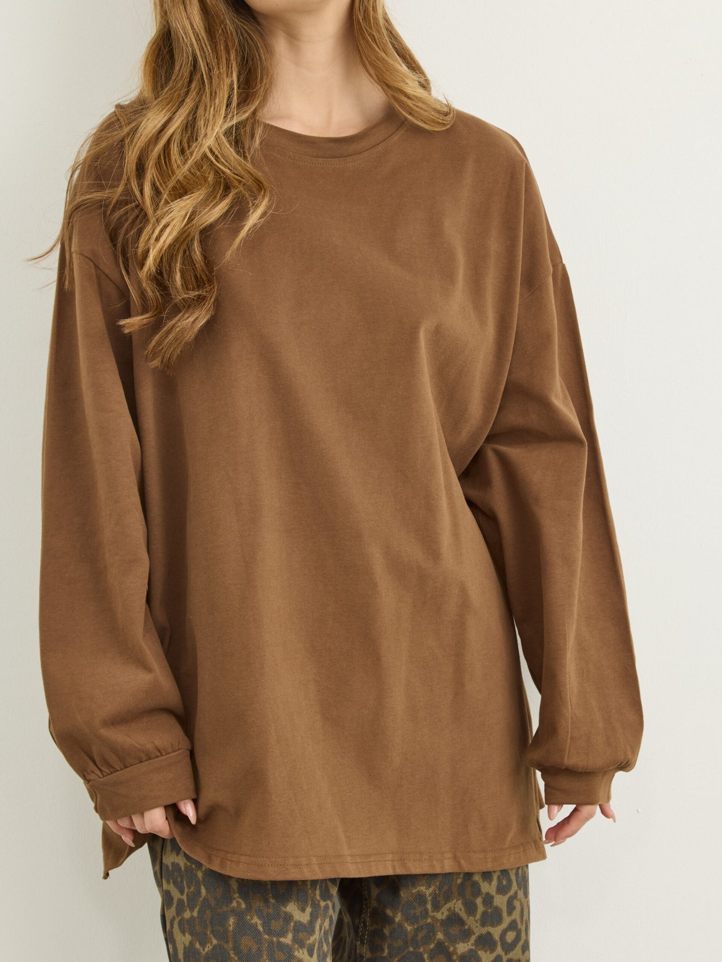 טישירט שרוול ארוך אוברסייז אריקה | חום