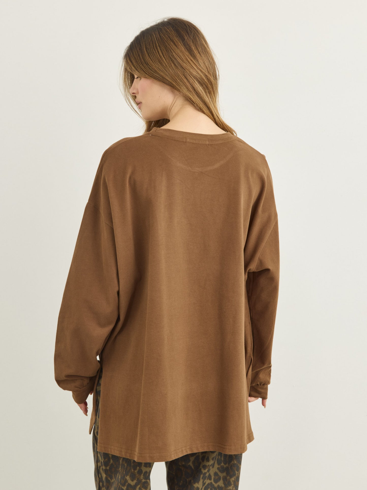 טישירט שרוול ארוך אוברסייז אריקה | חום