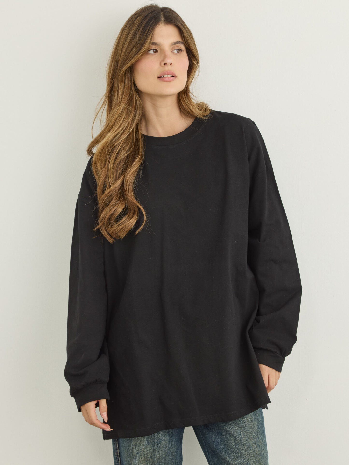 טישירט אוברסייז אריקה  | שחור