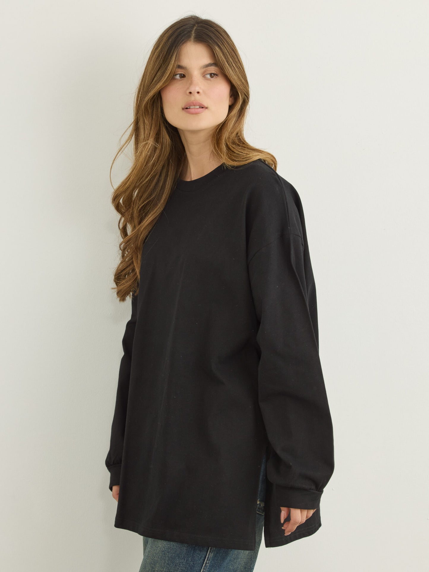 טישירט אוברסייז אריקה  | שחור