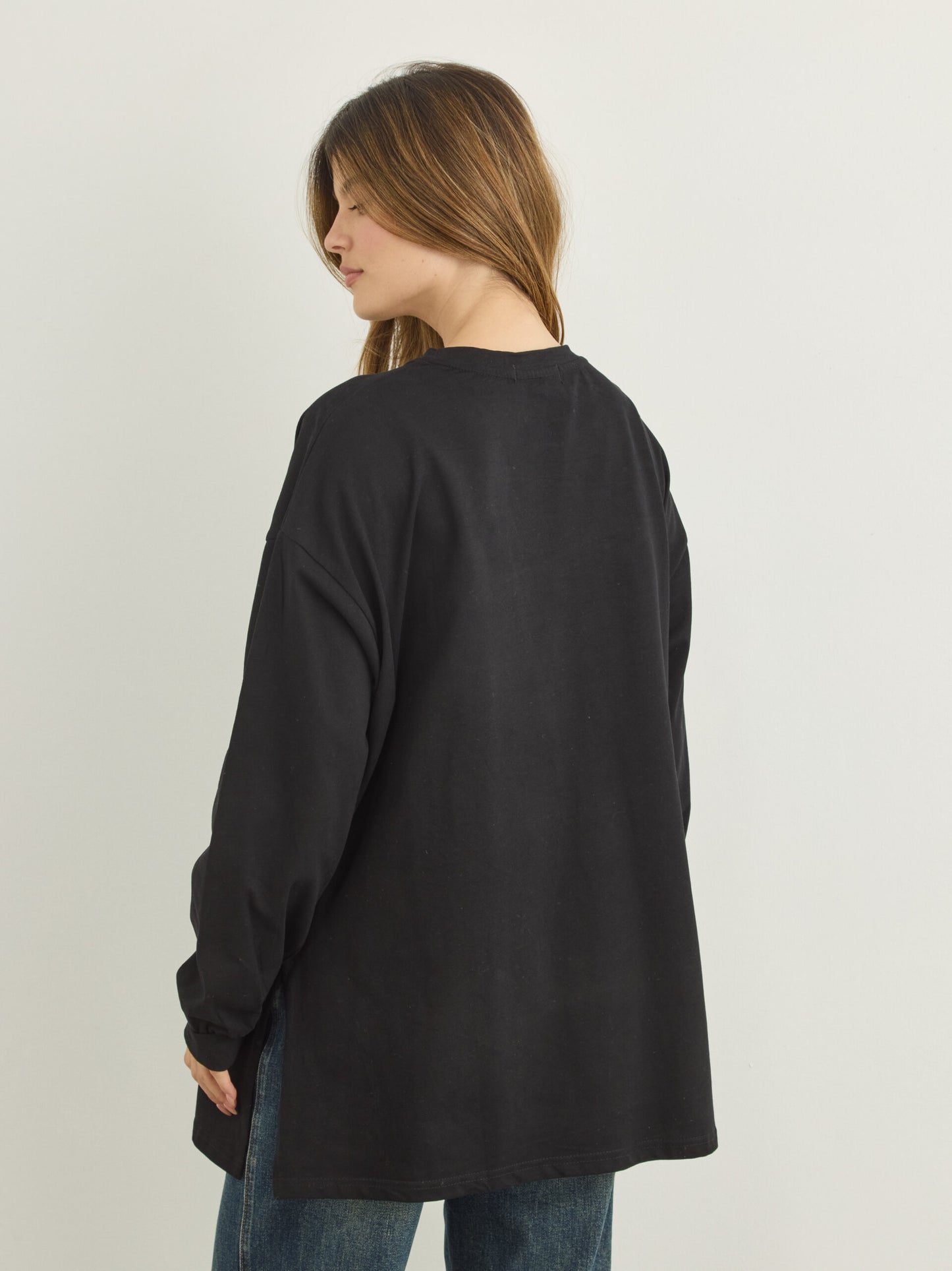 טישירט אוברסייז אריקה  | שחור