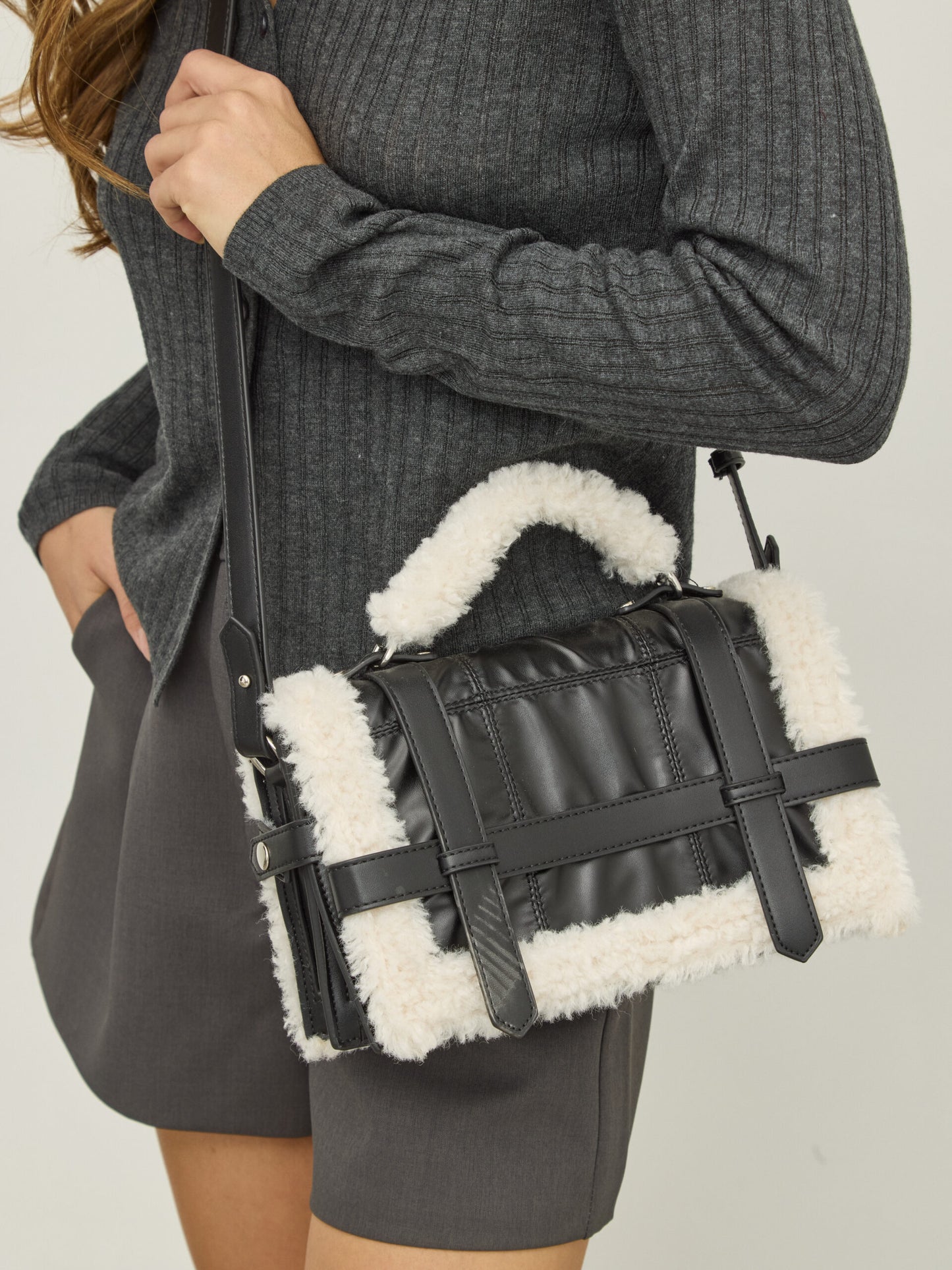 תיק פרווה לולה | שחור