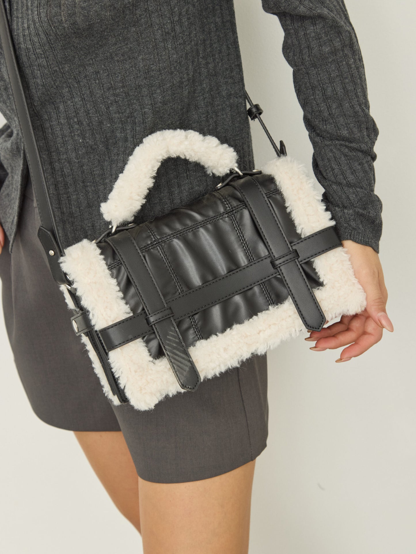 תיק פרווה לולה | שחור