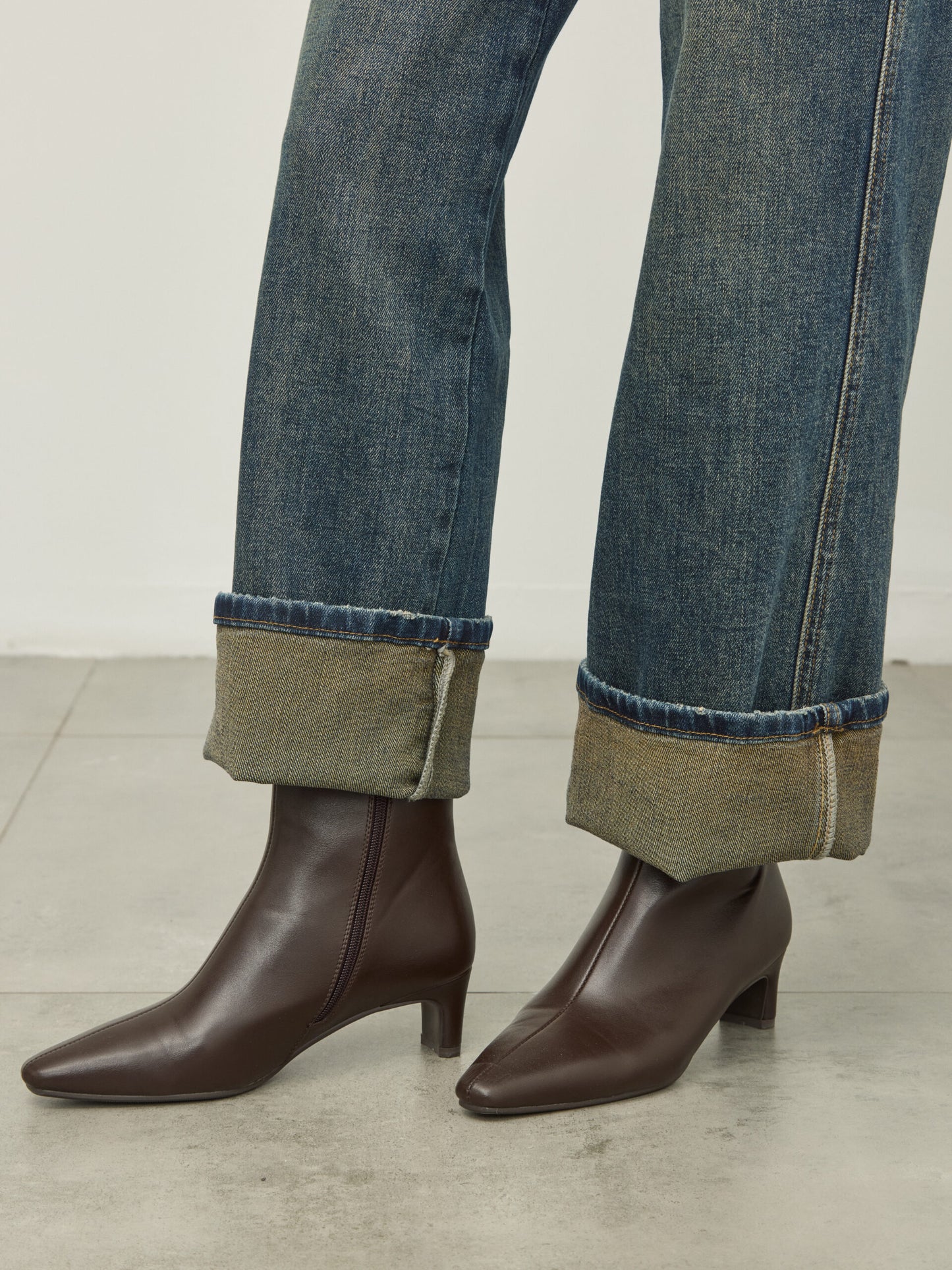 מגפוני עקב שפיץ פלר | חום