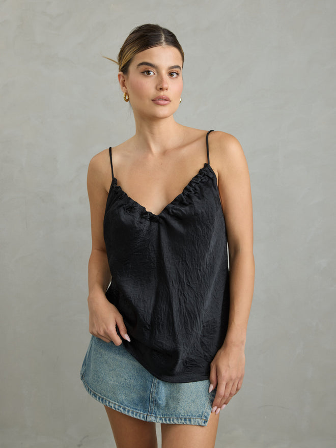 גופיה לנשים מסאטן בצבע שחור