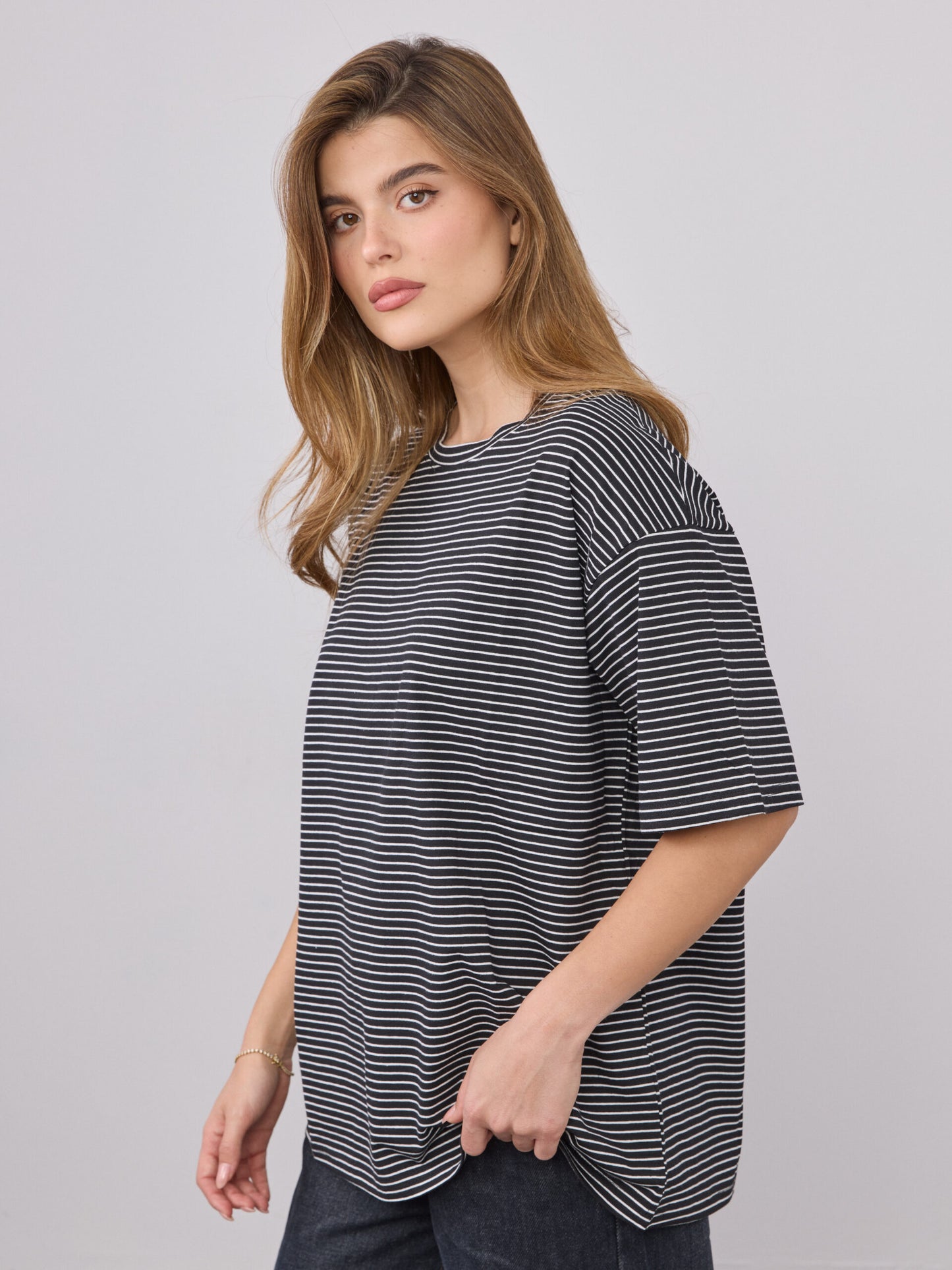 טישירט אוברסייז פסים ארלו | שחור